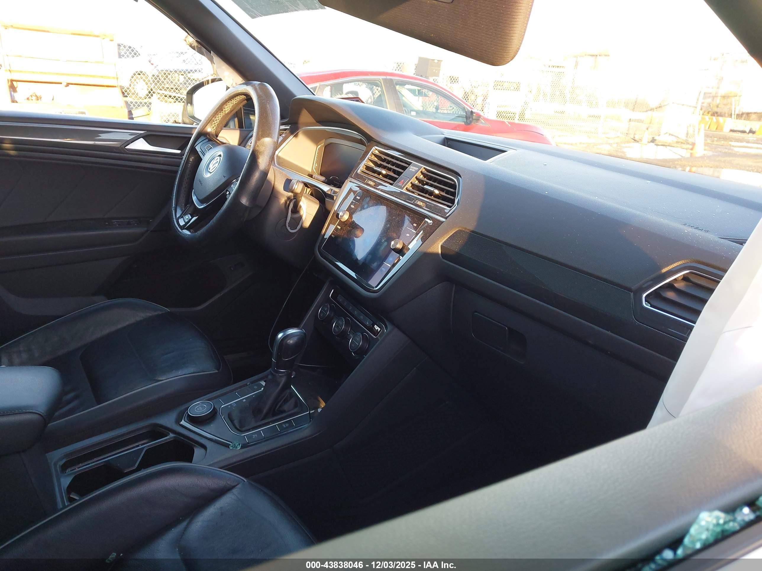 VOLKSWAGEN TIGUAN image 5