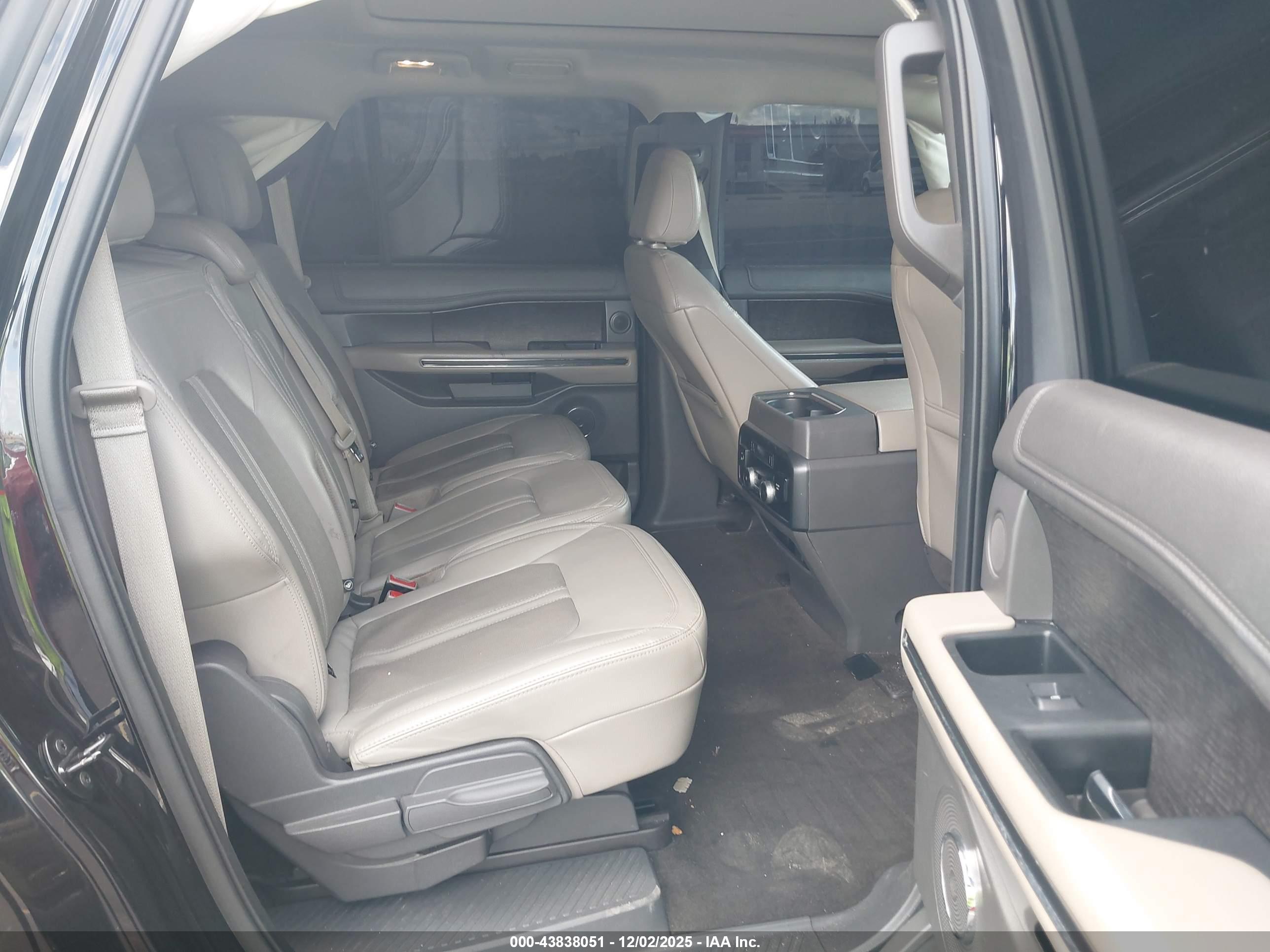 FORD EXPEDITION image 8