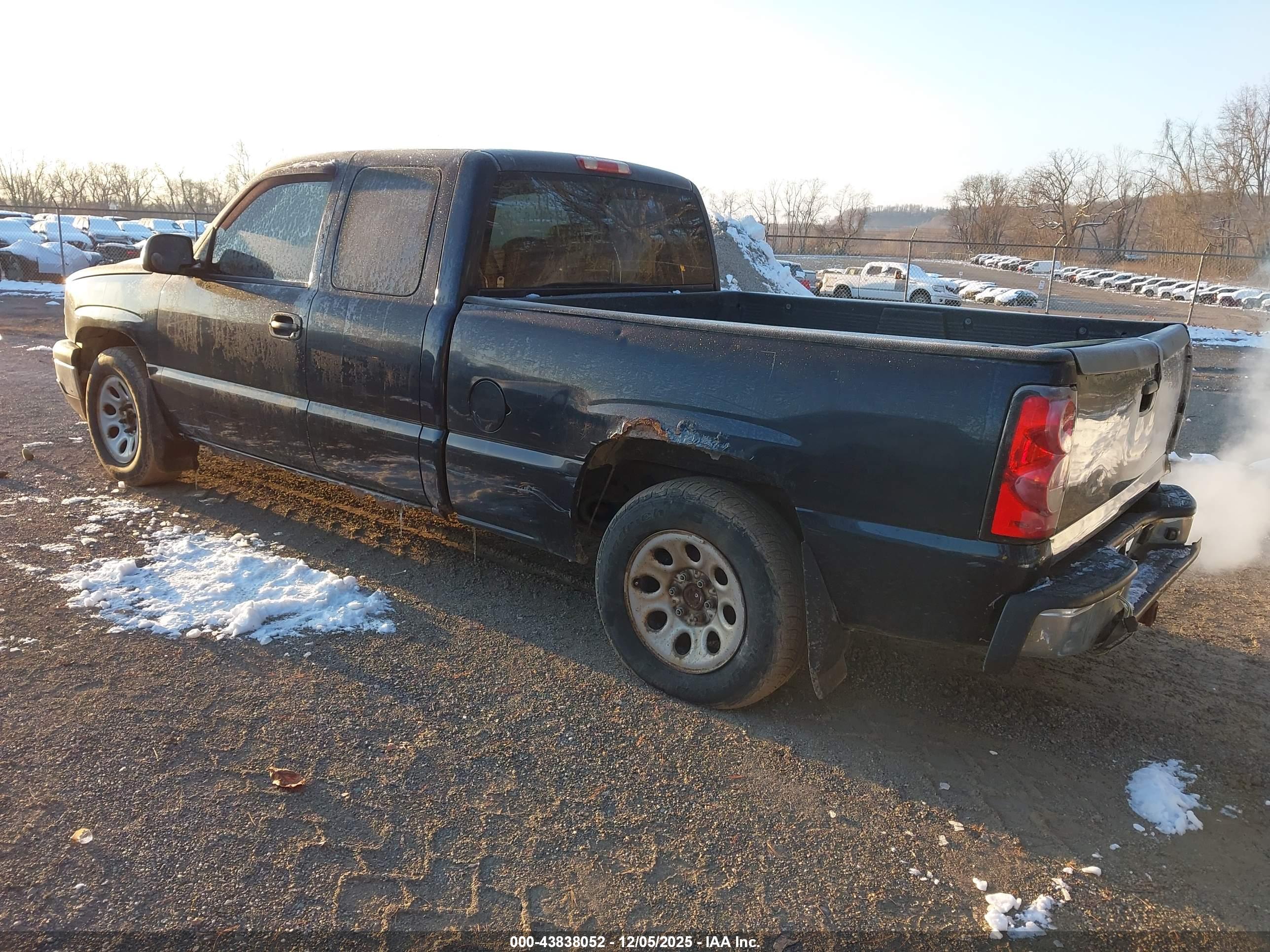 CHEVROLET SILVERADO image 3