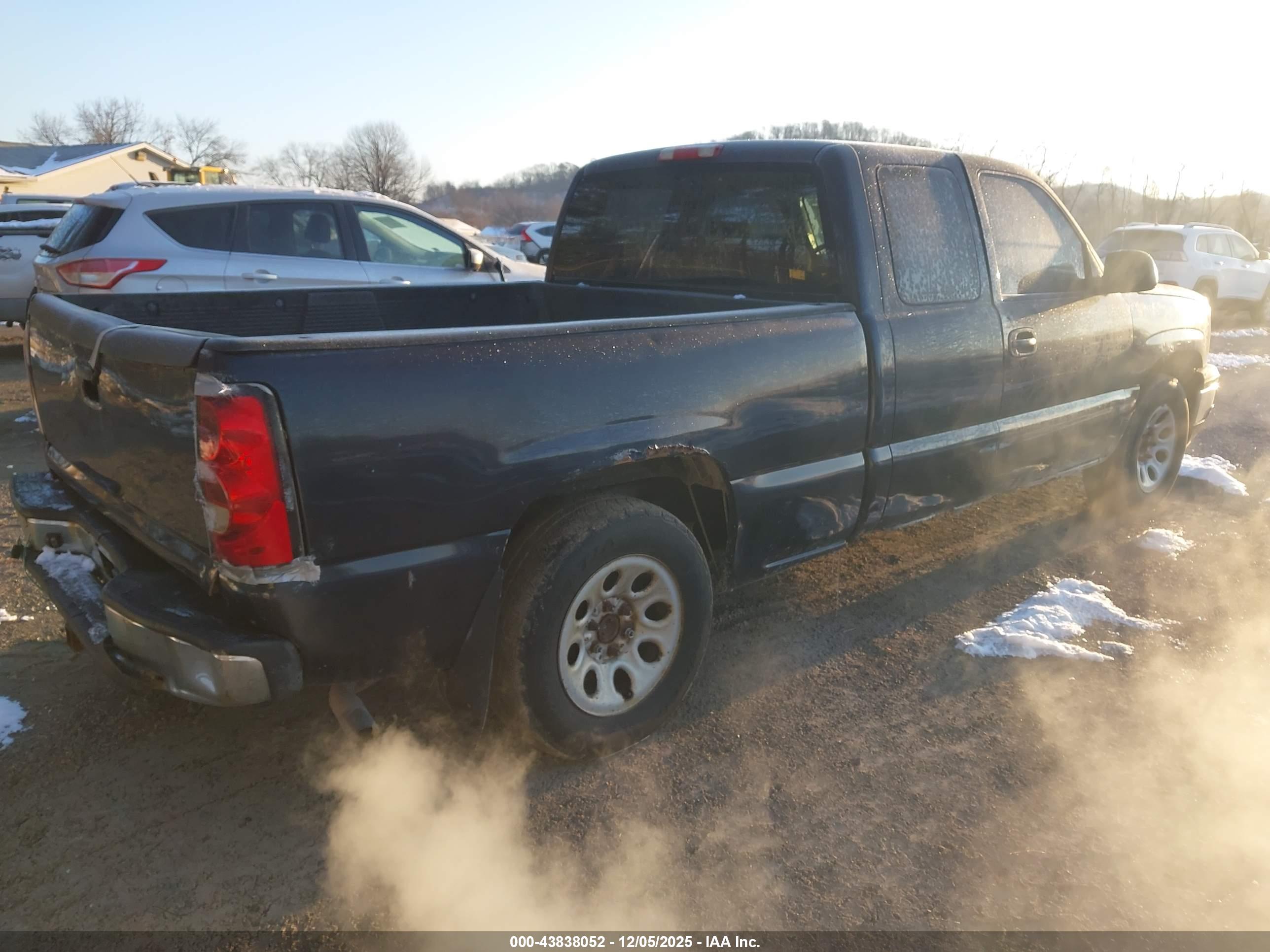 CHEVROLET SILVERADO image 4