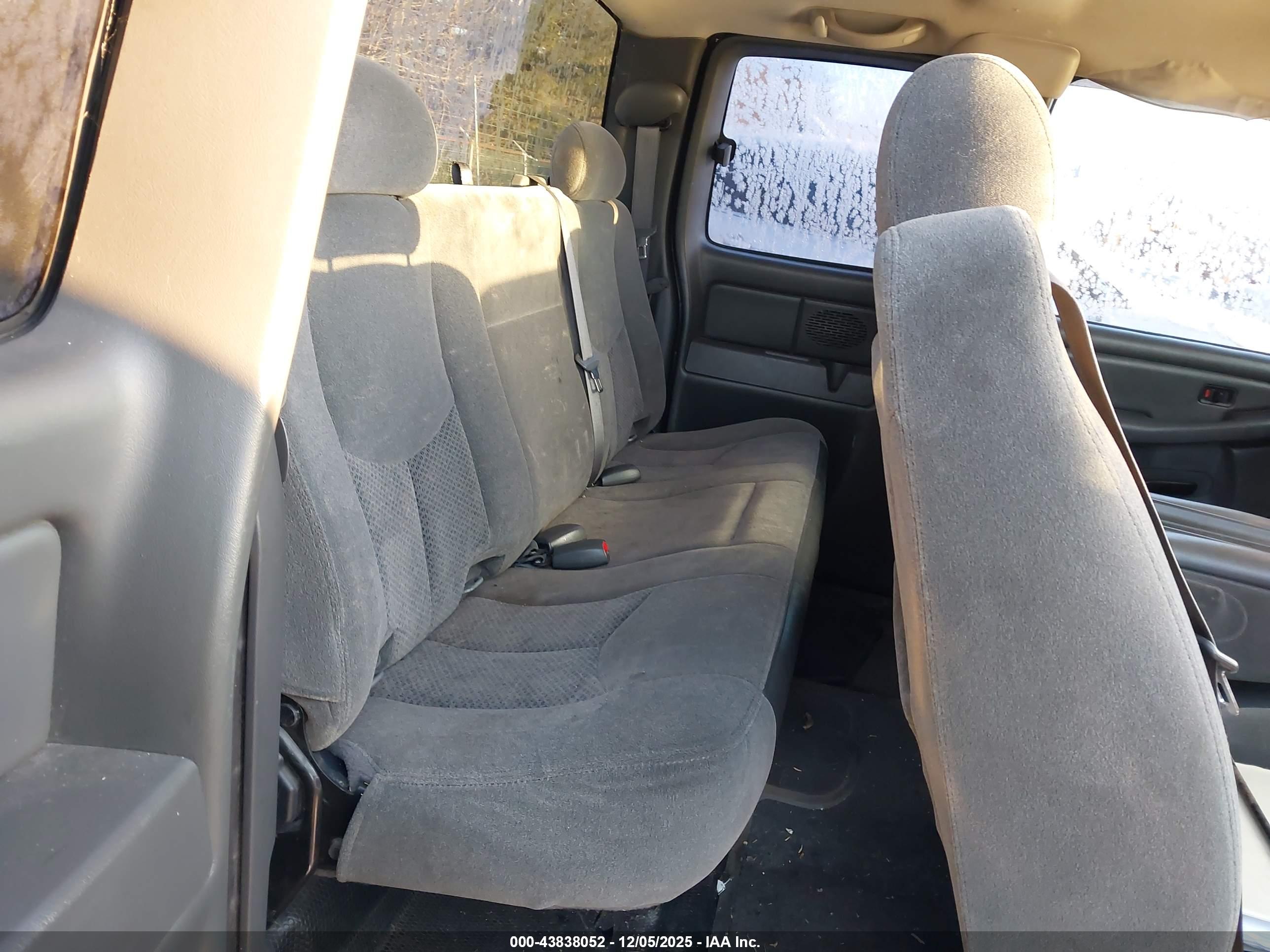 CHEVROLET SILVERADO image 8