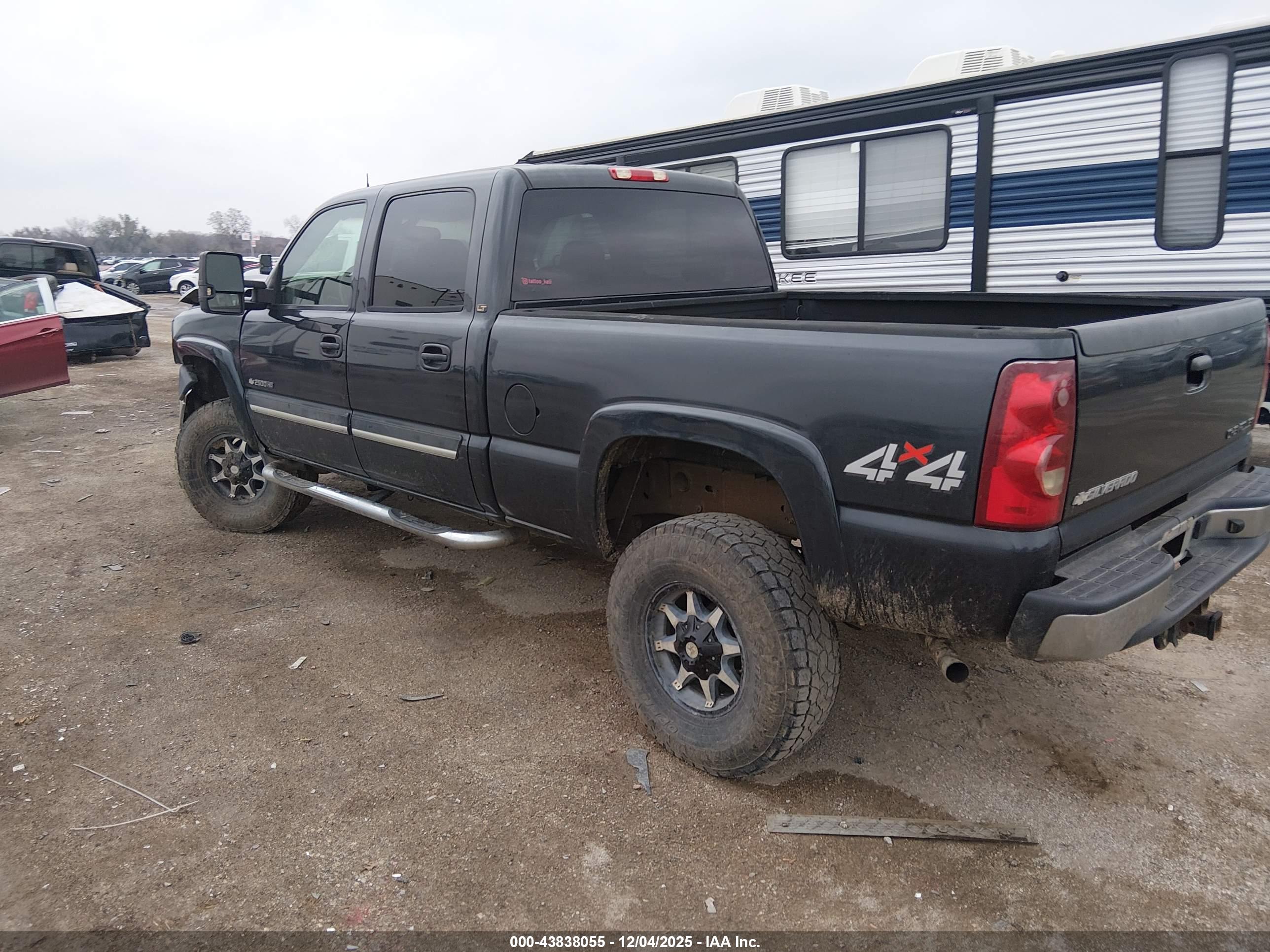 CHEVROLET SILVERADO image 3