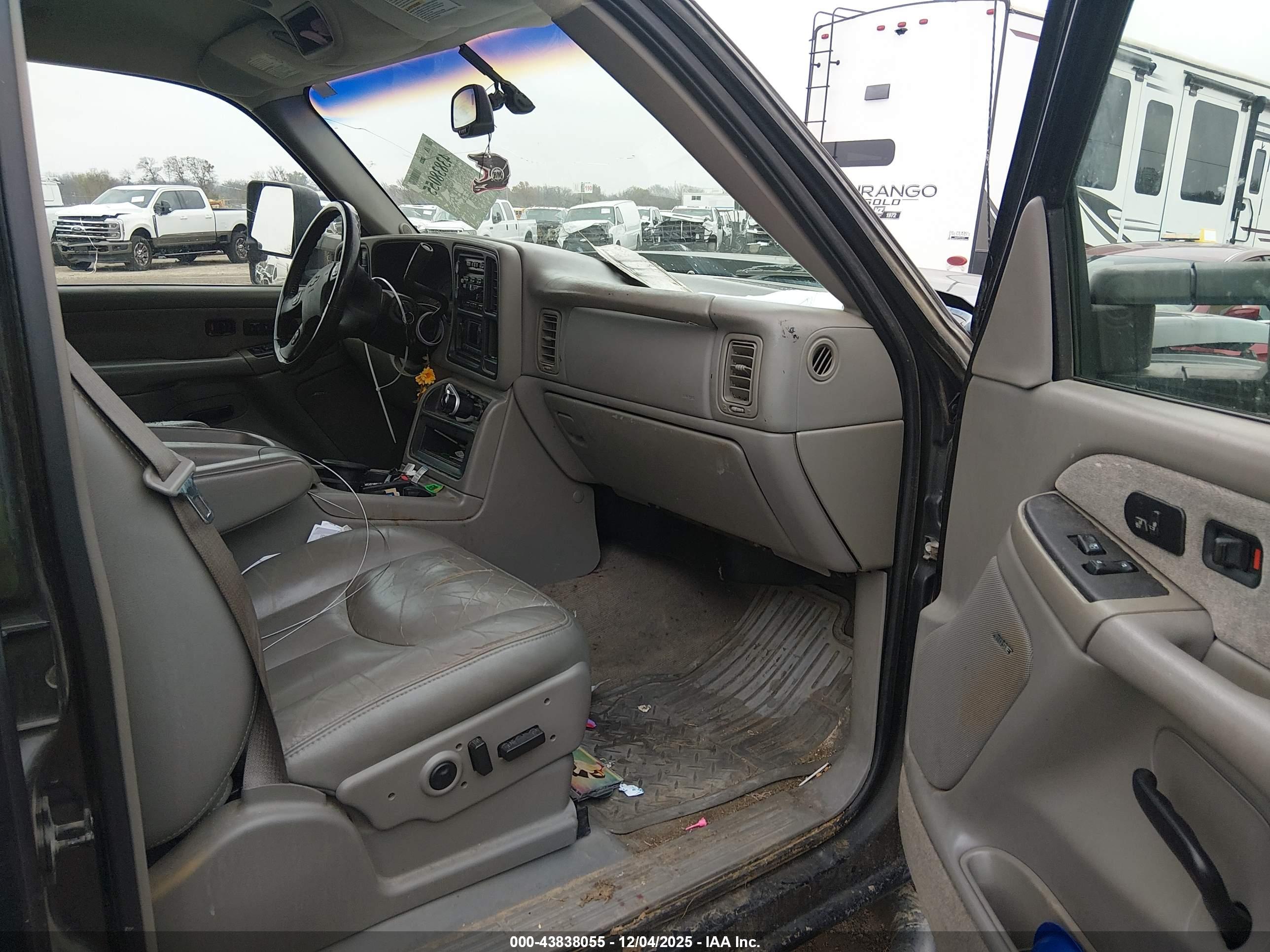 CHEVROLET SILVERADO image 5