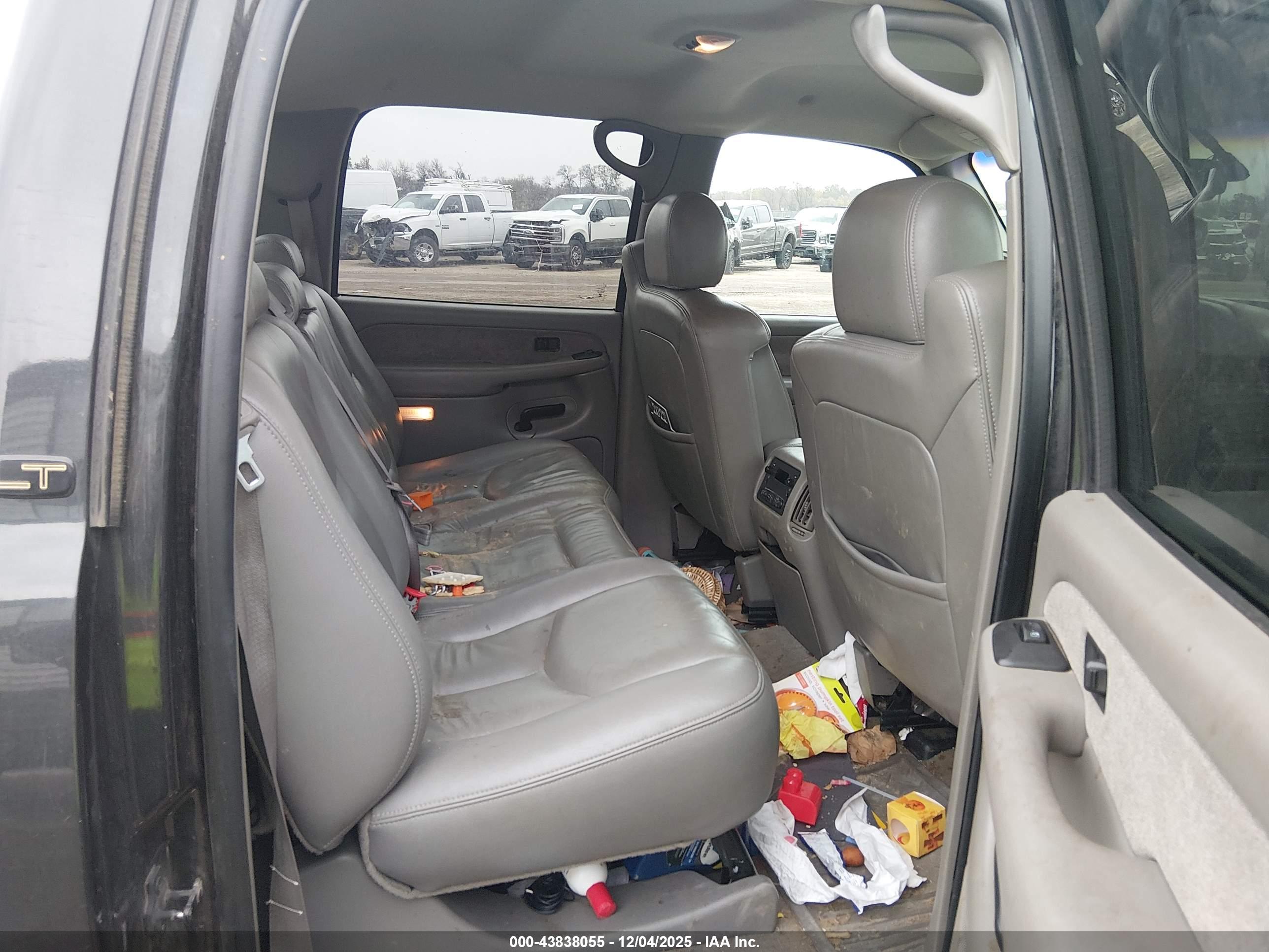 CHEVROLET SILVERADO image 8