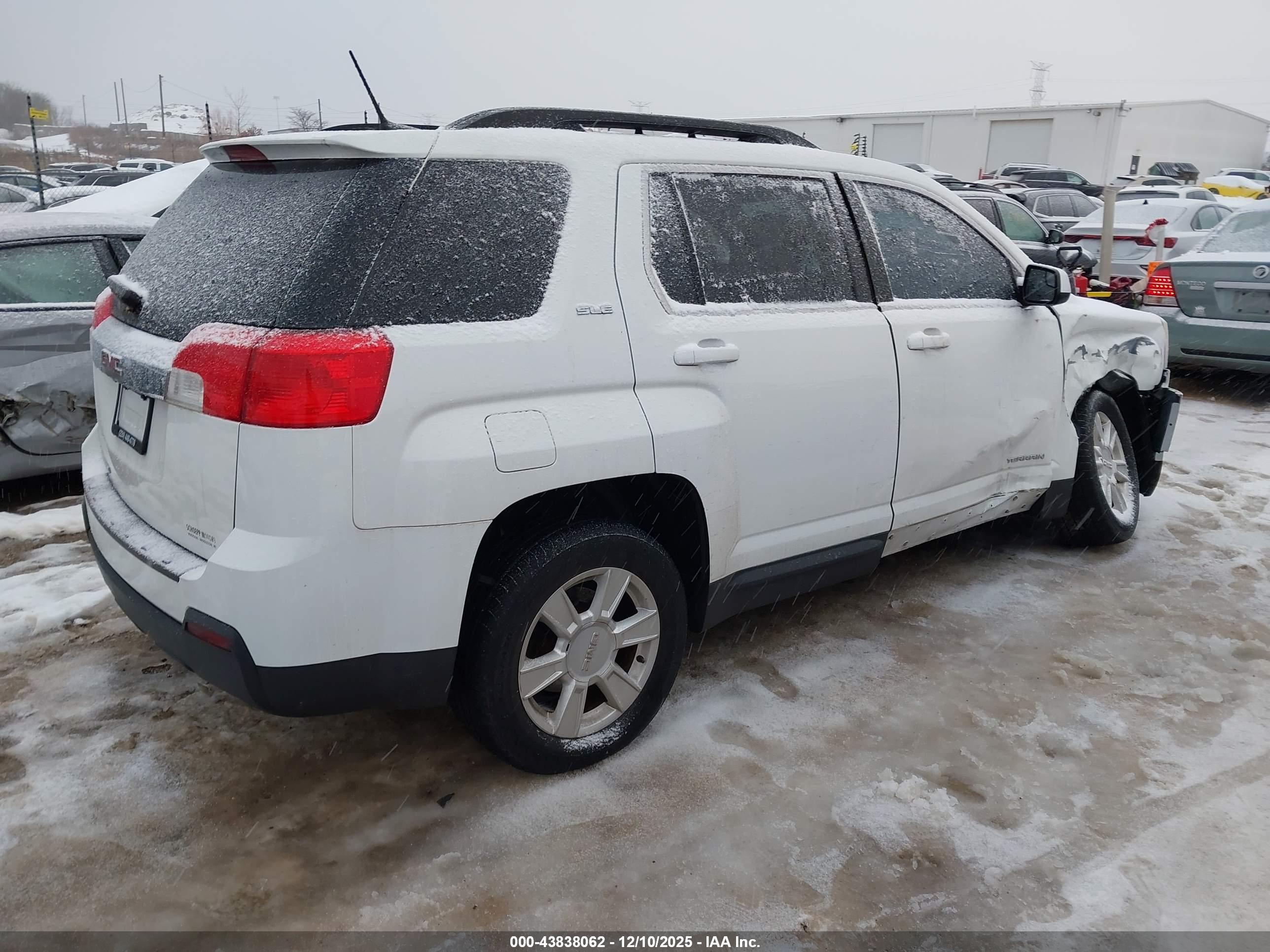 GMC TERRAIN image 4