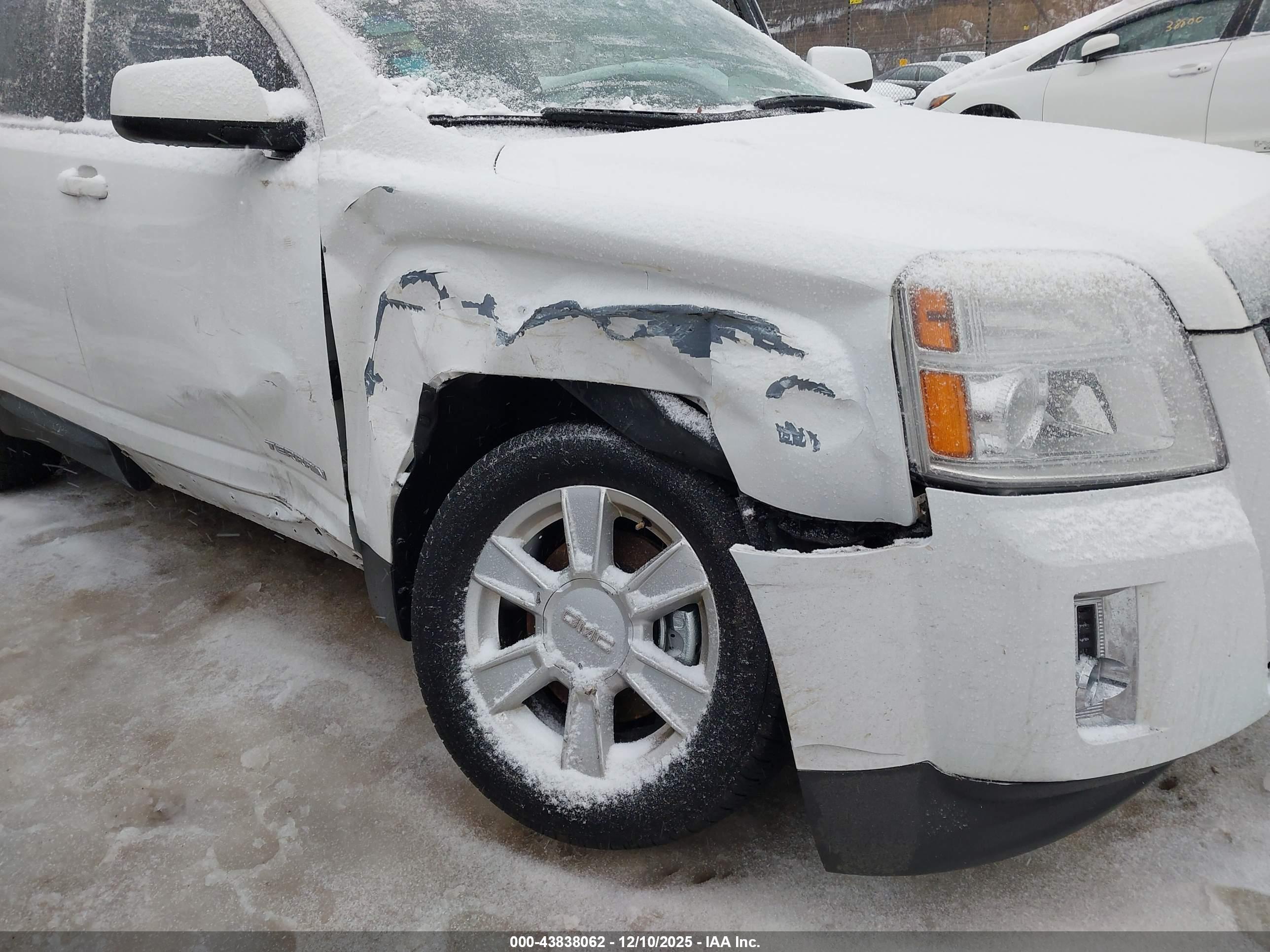 GMC TERRAIN image 6