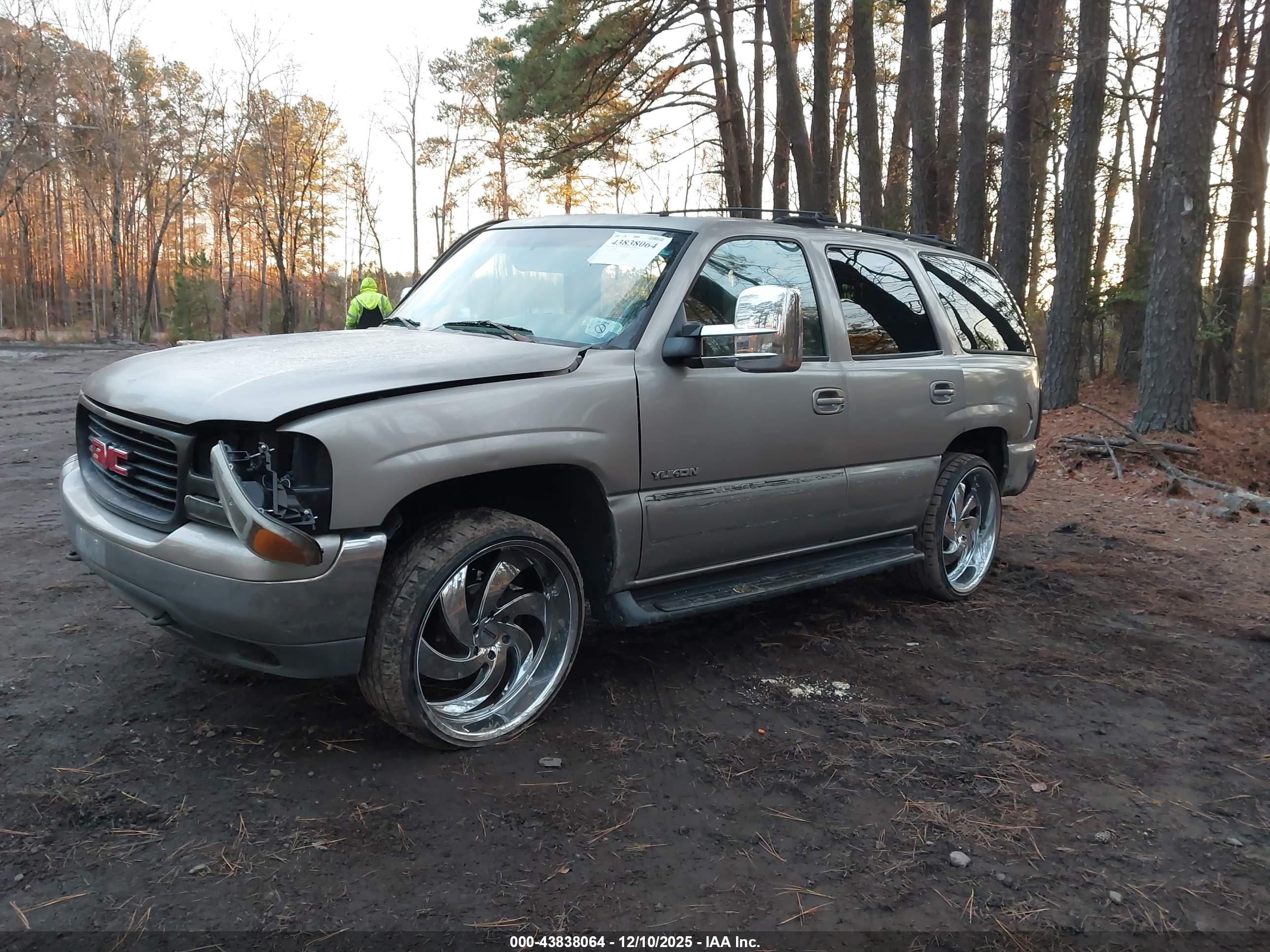 GMC YUKON image 2