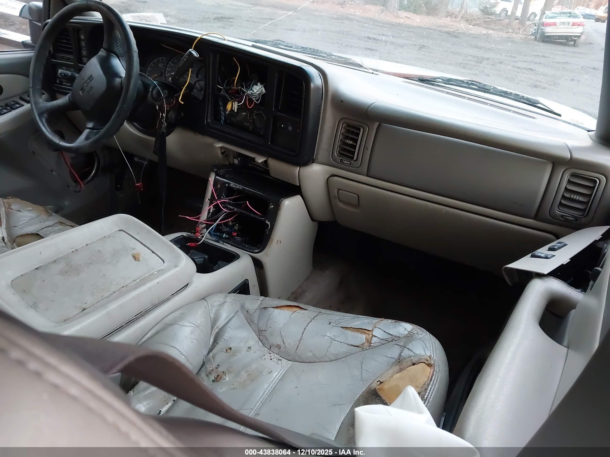 GMC YUKON image 5
