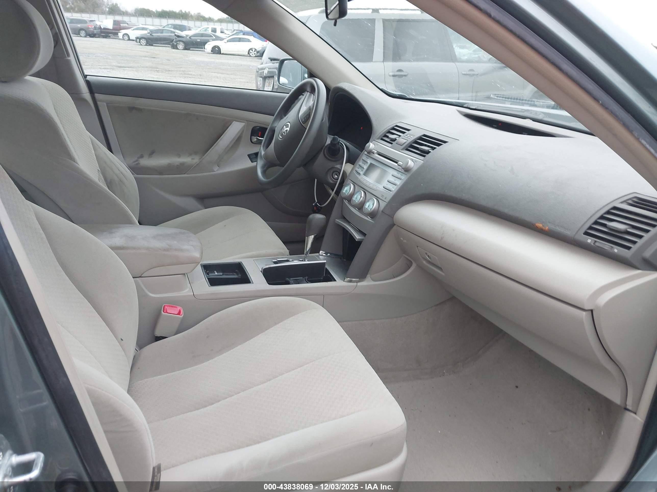 TOYOTA CAMRY image 5