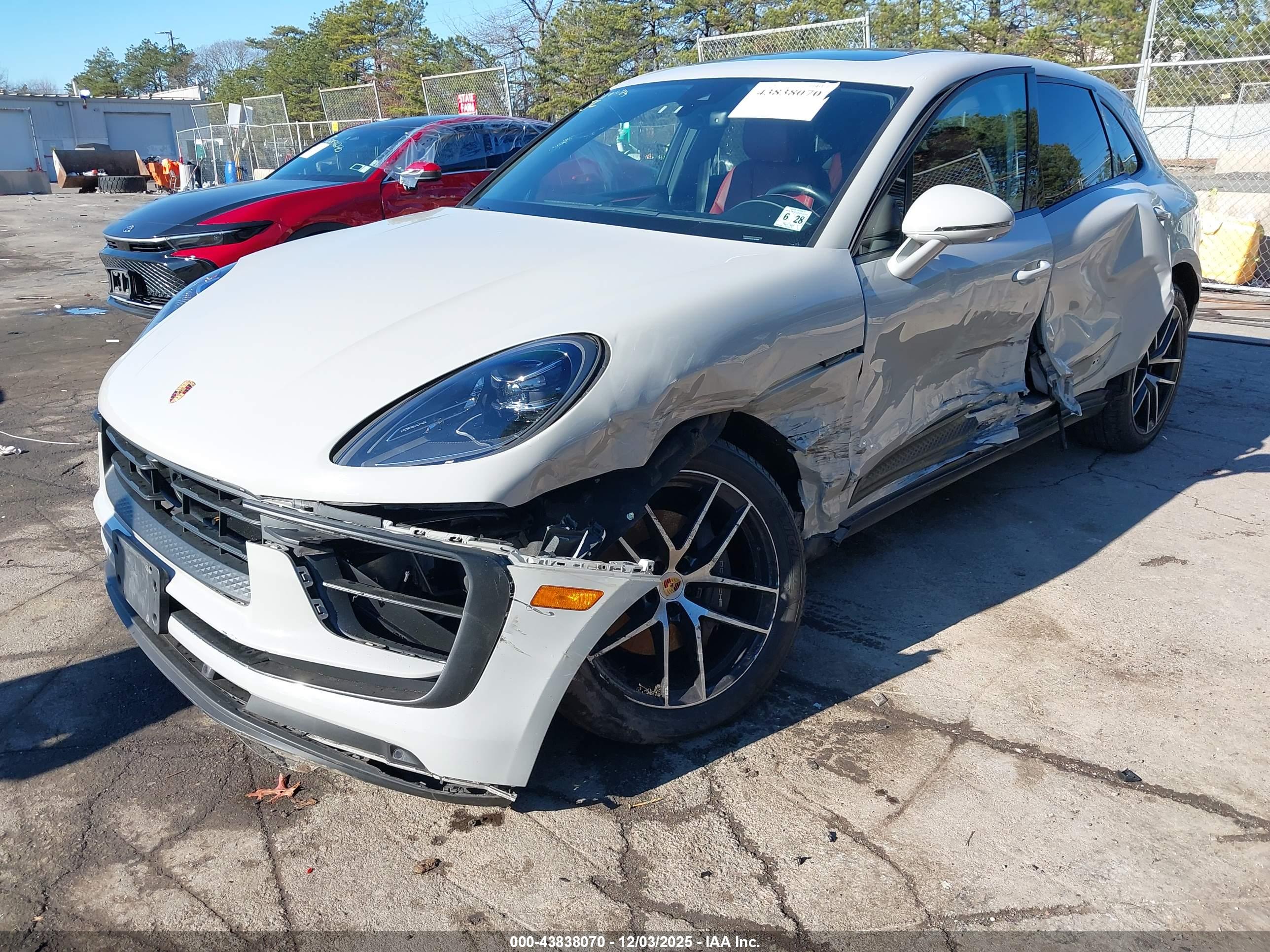 PORSCHE MACAN image 2