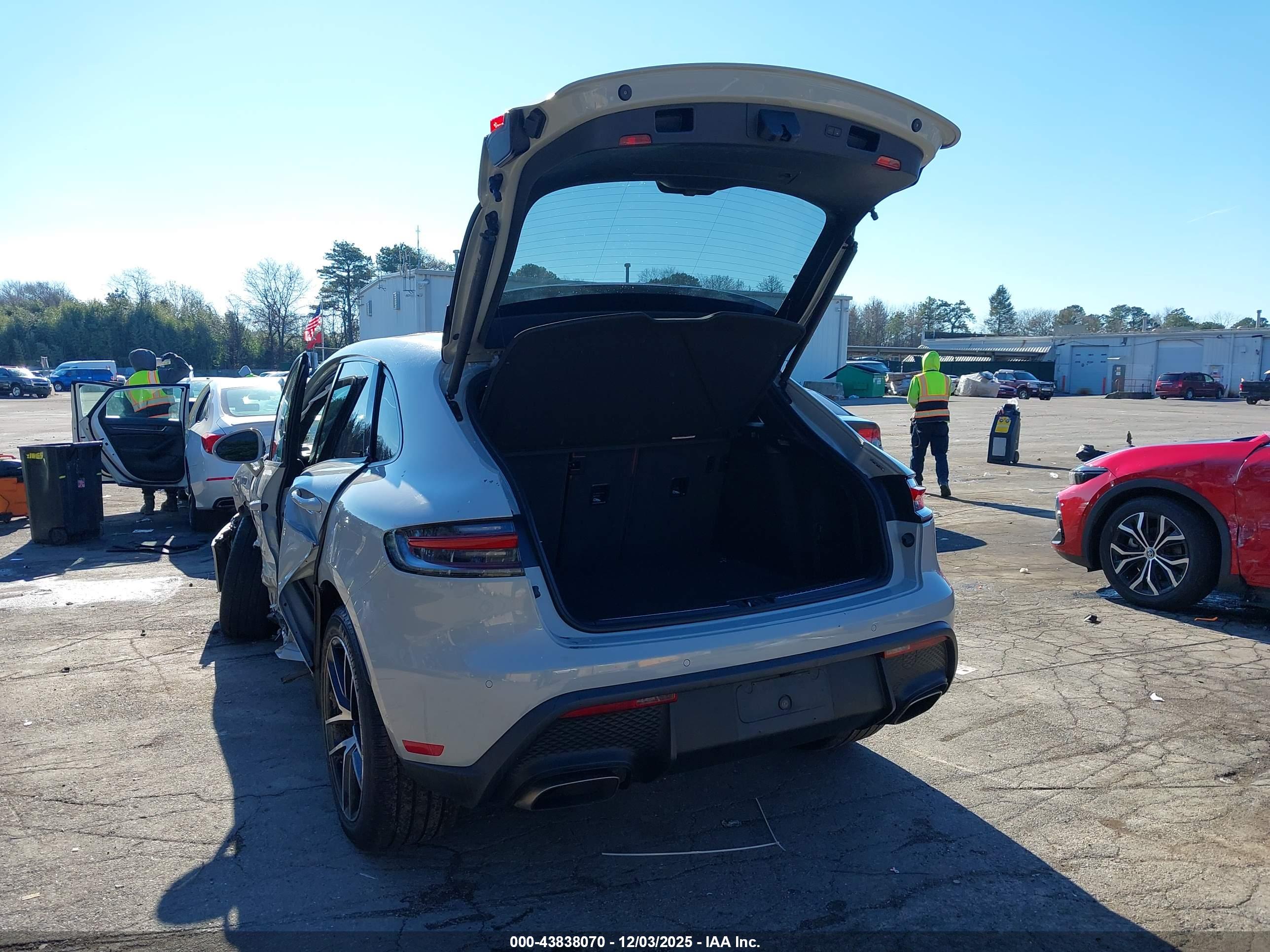 PORSCHE MACAN image 3