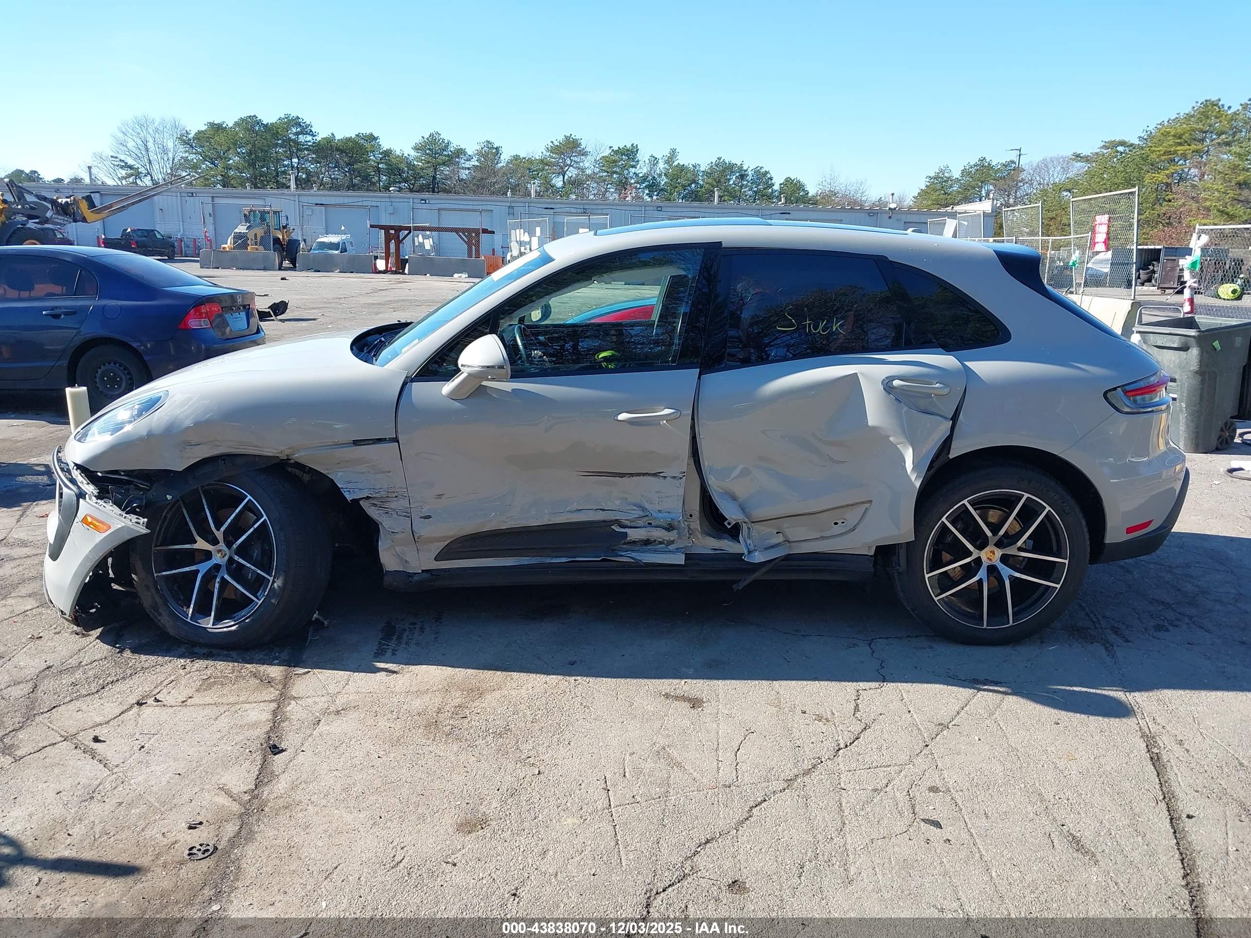 PORSCHE MACAN image 6