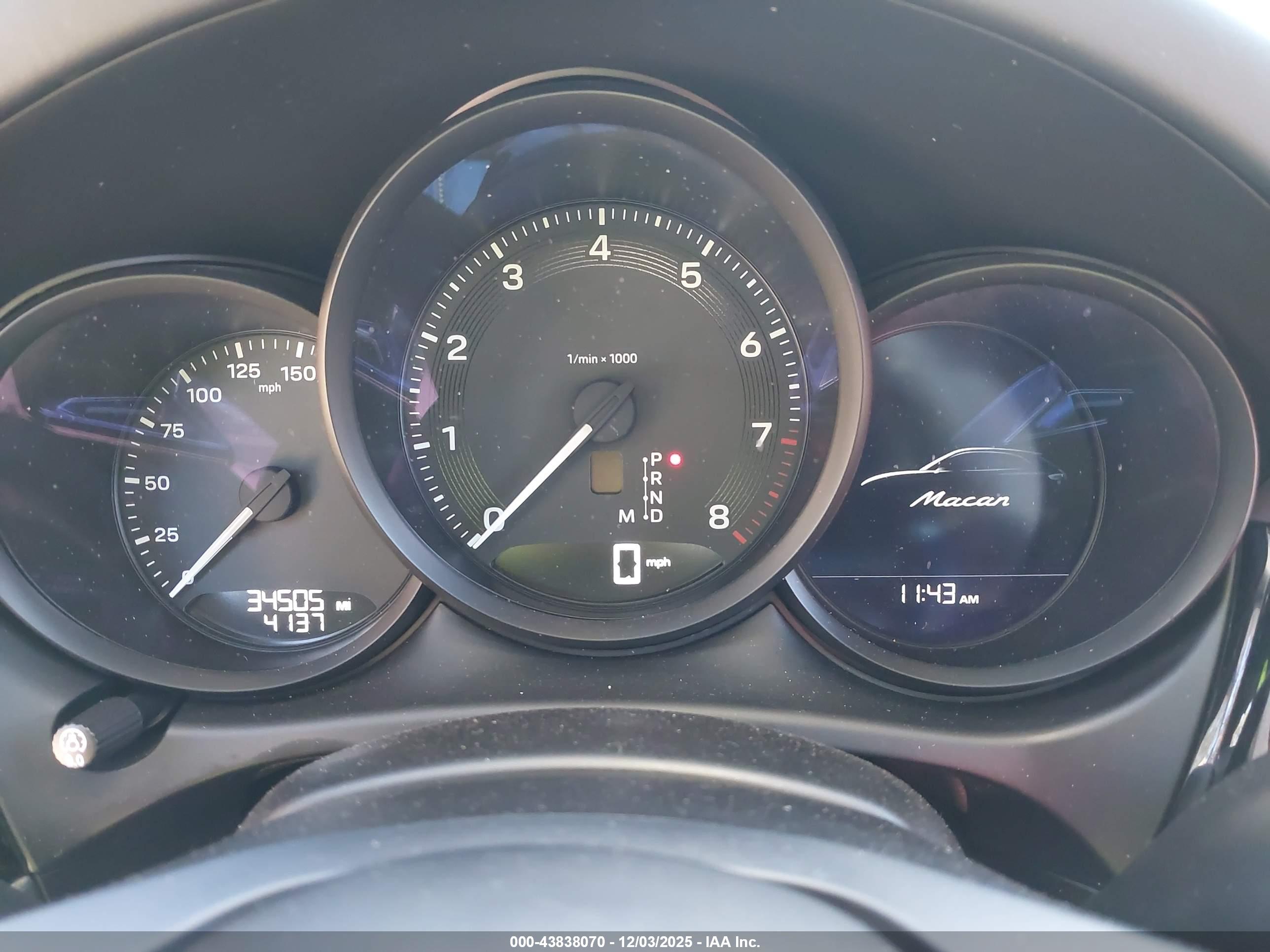 PORSCHE MACAN image 7