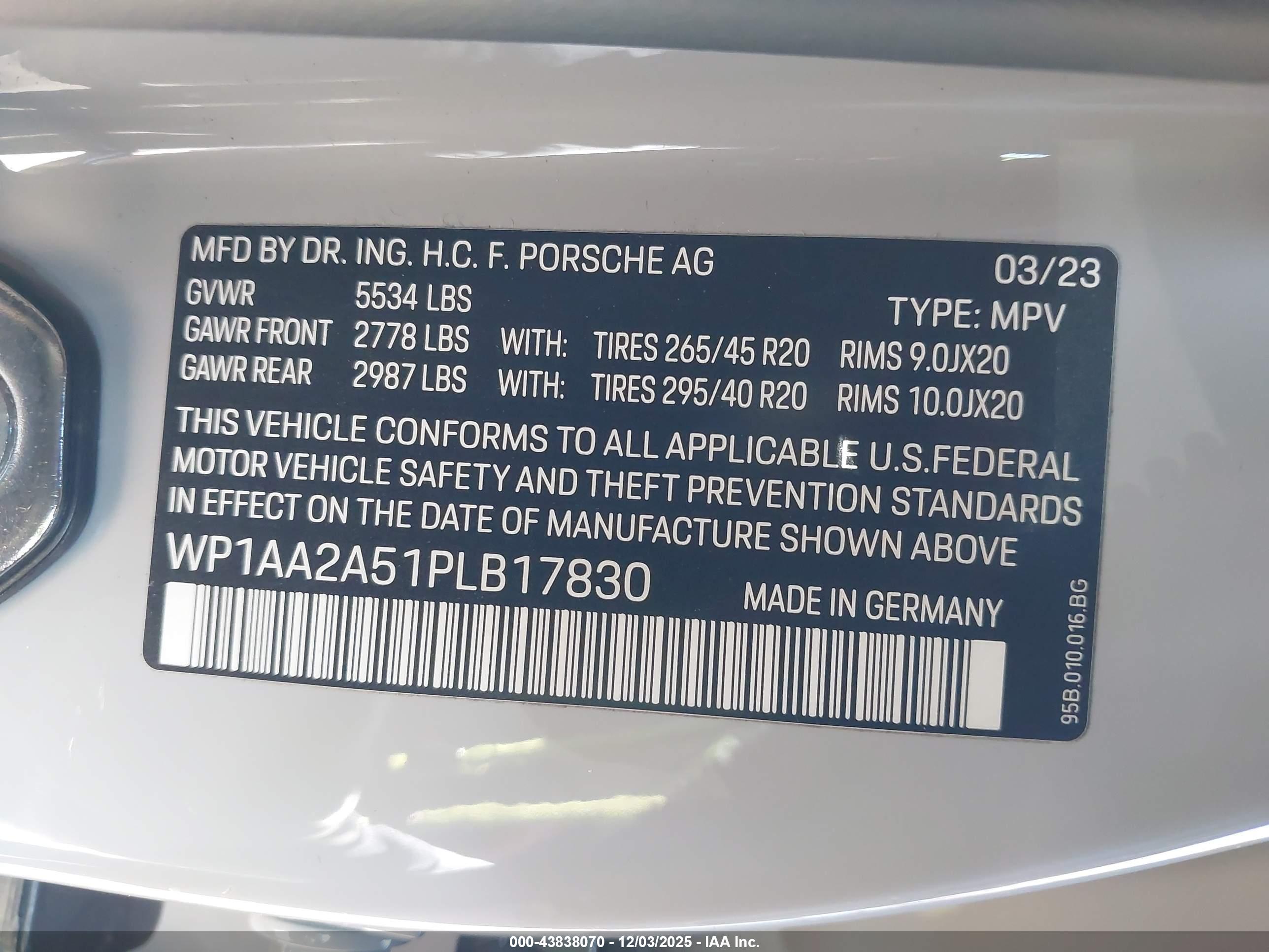 PORSCHE MACAN image 9