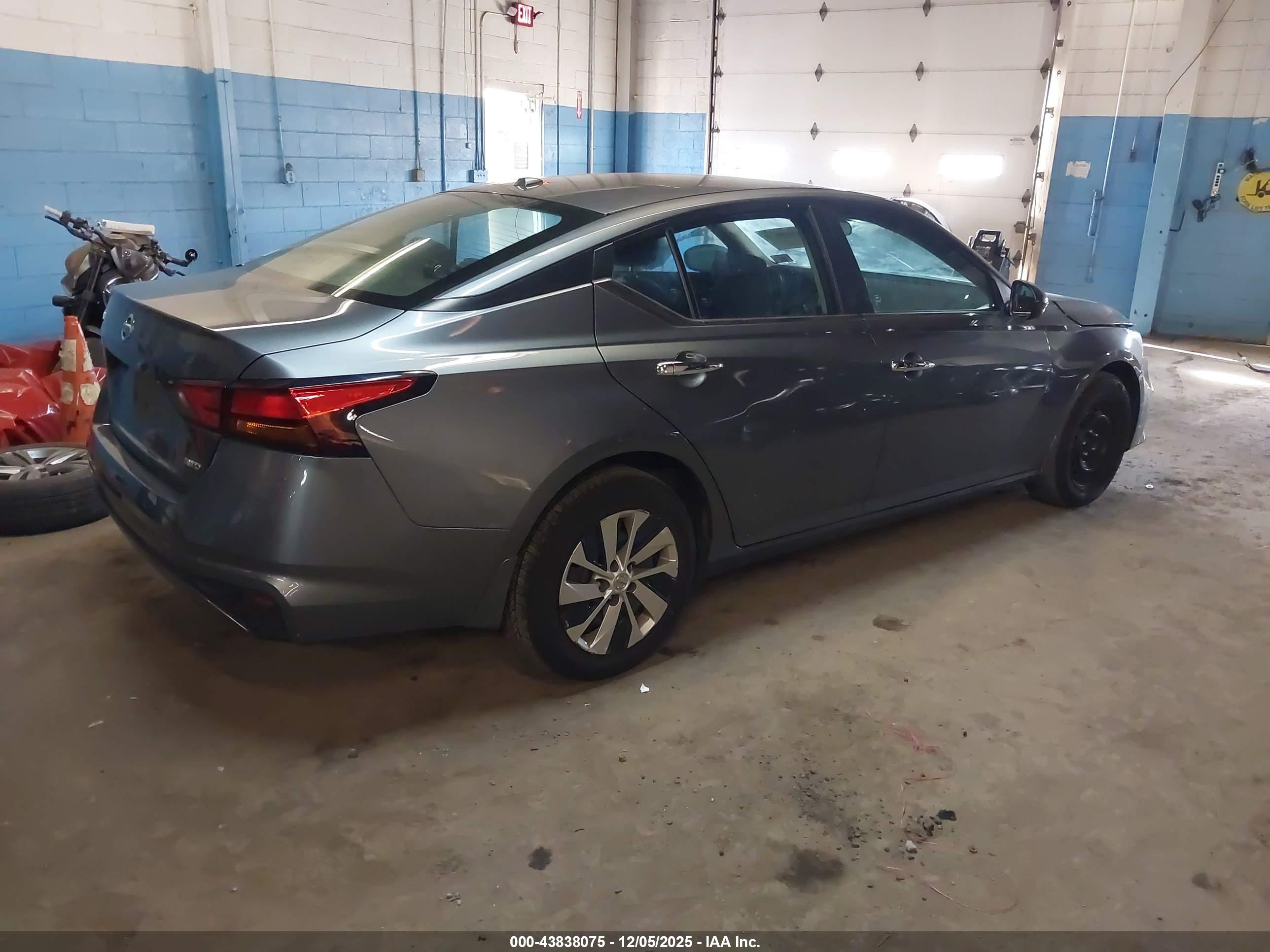 NISSAN ALTIMA image 4