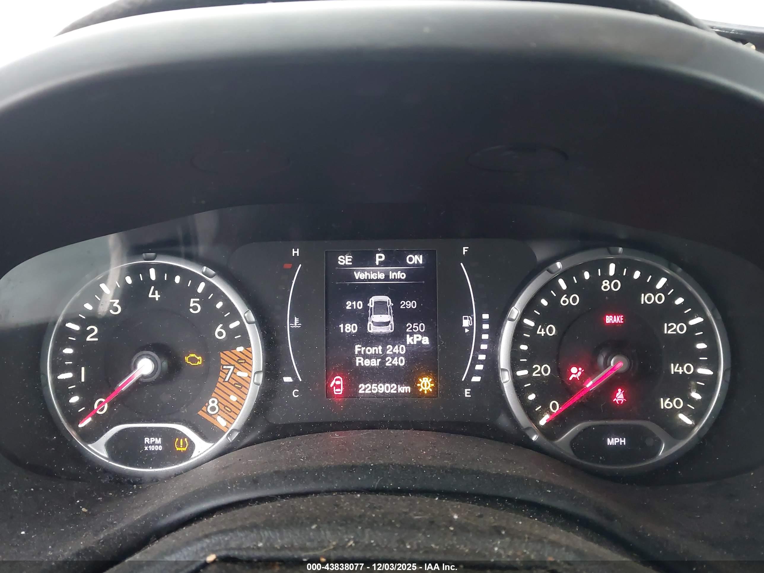 JEEP RENEGADE image 7