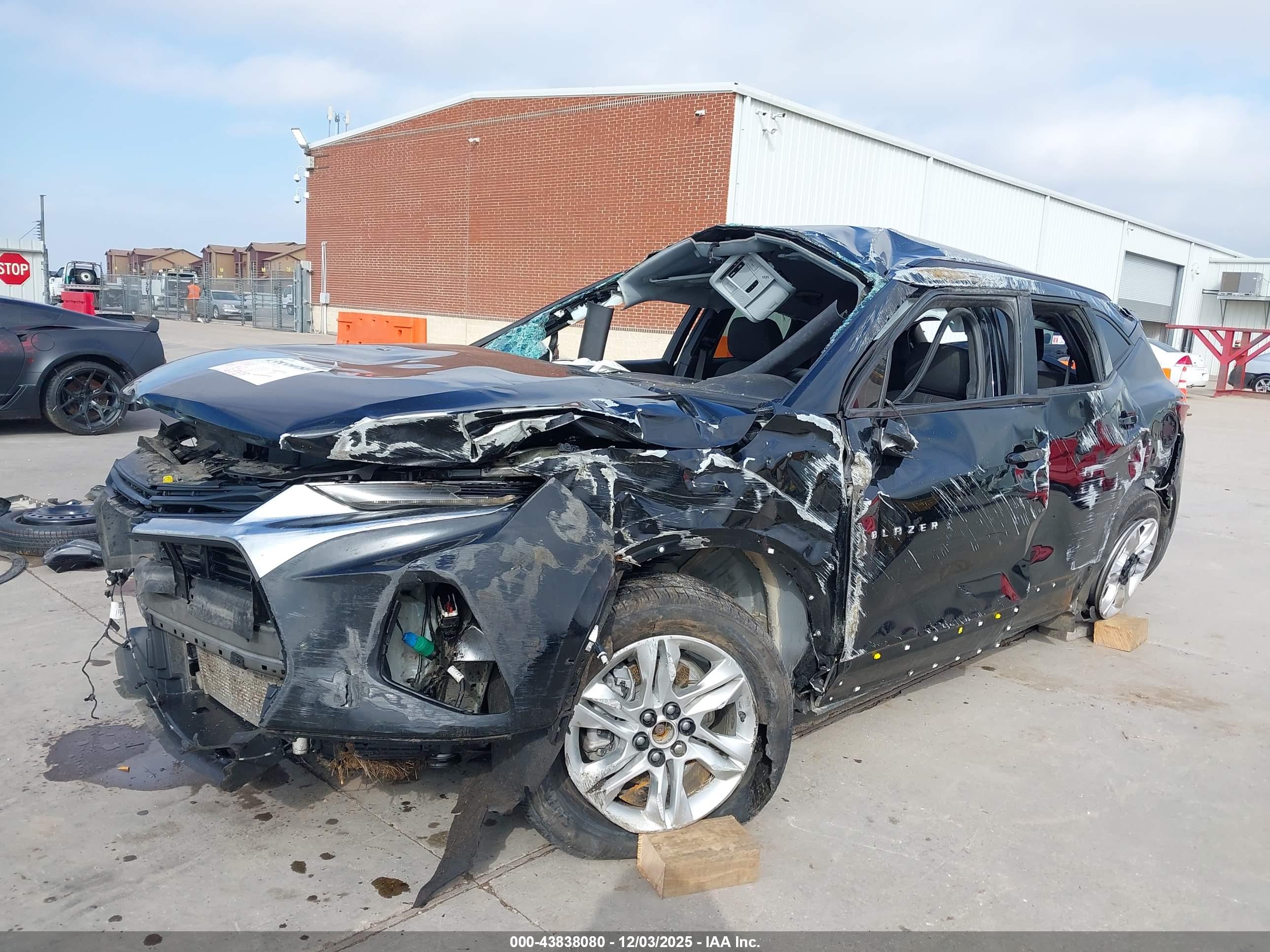 CHEVROLET BLAZER image 2