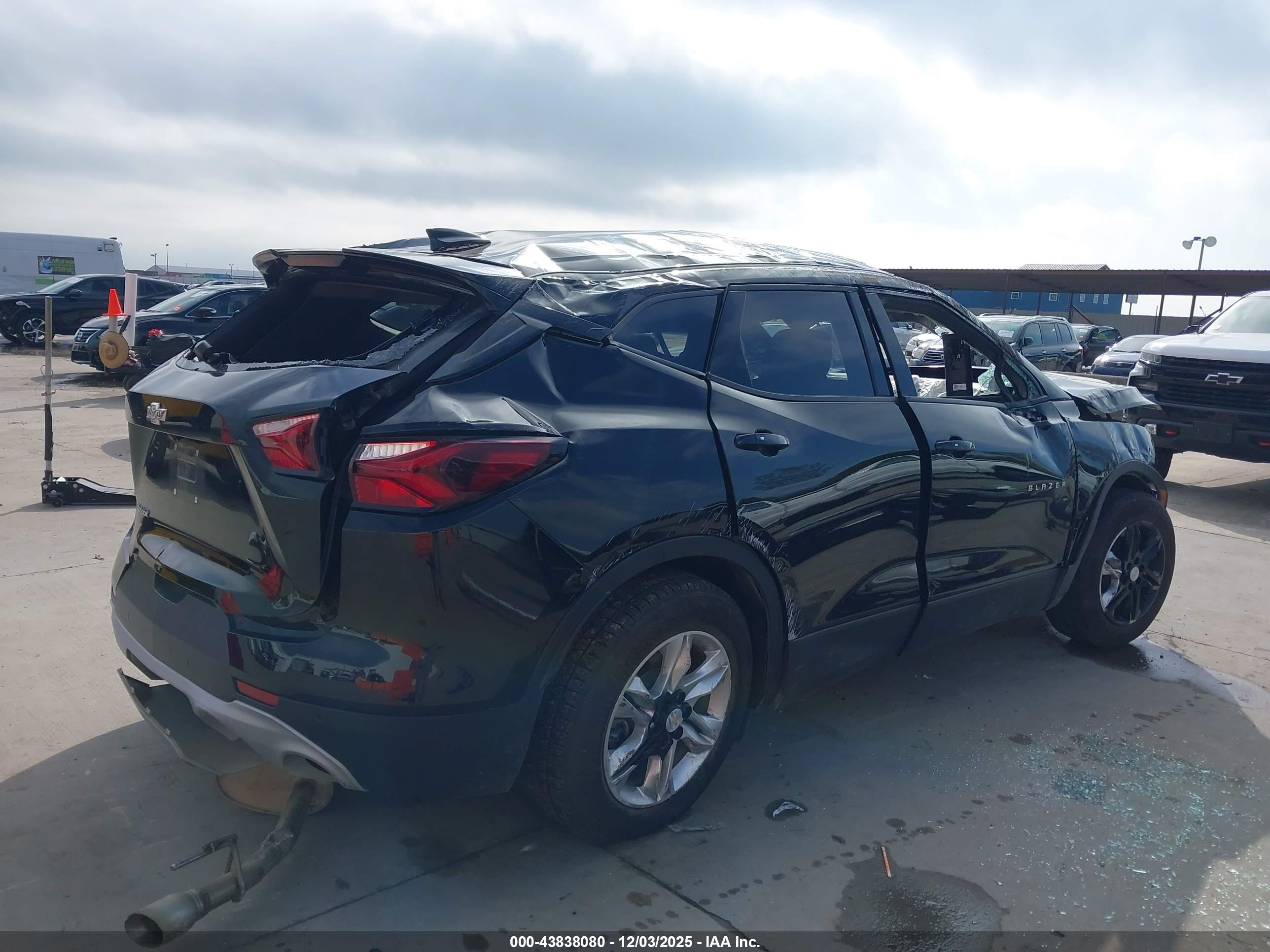 CHEVROLET BLAZER image 4