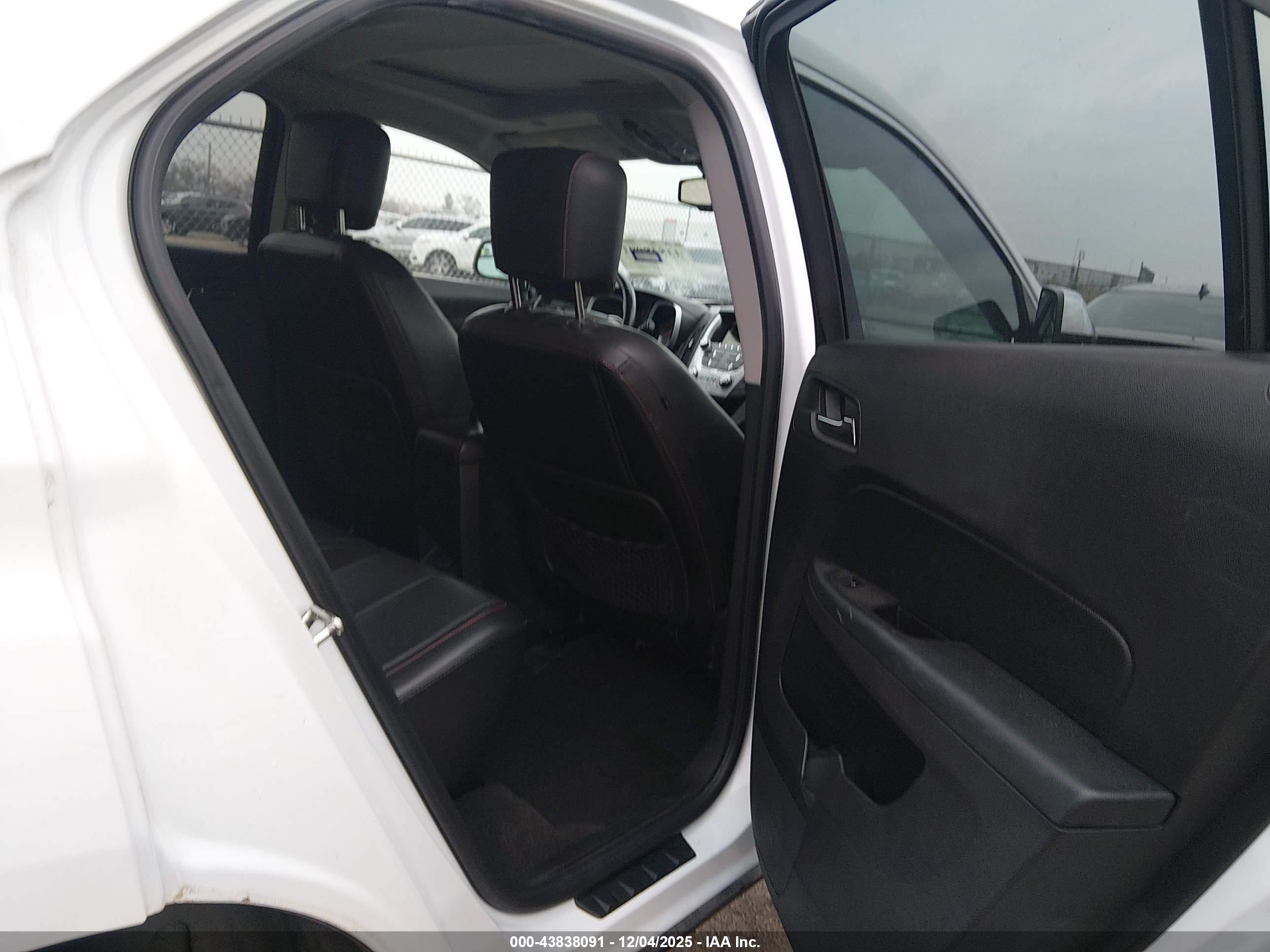 CHEVROLET EQUINOX image 8