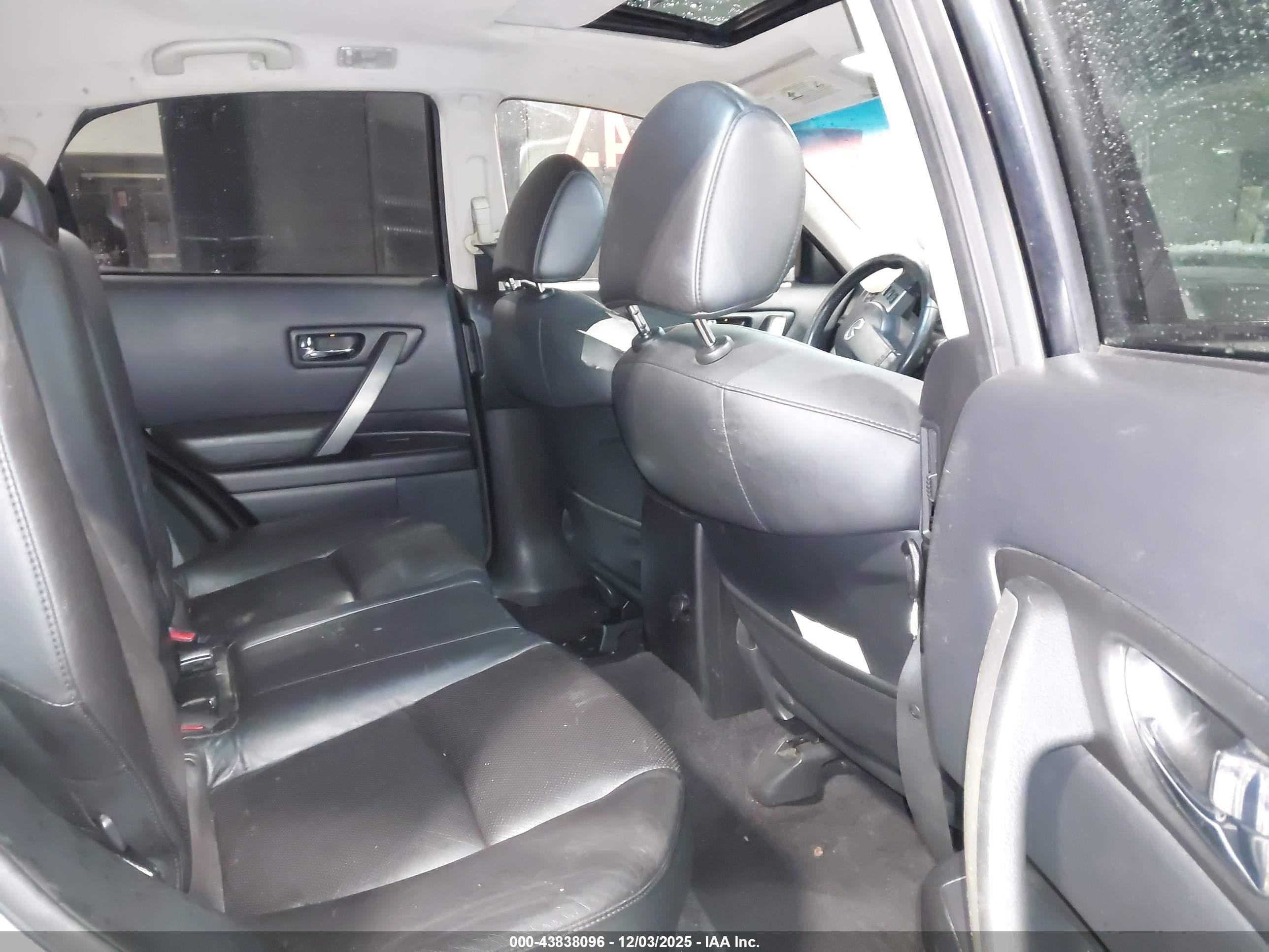 INFINITI FX35 image 8
