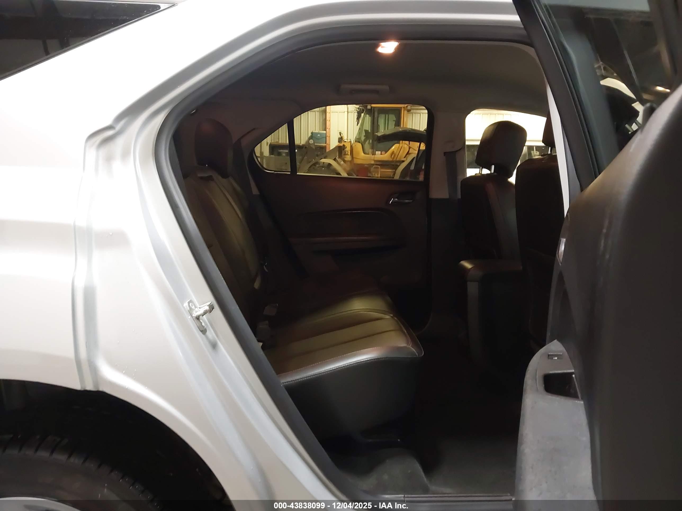 CHEVROLET EQUINOX image 8