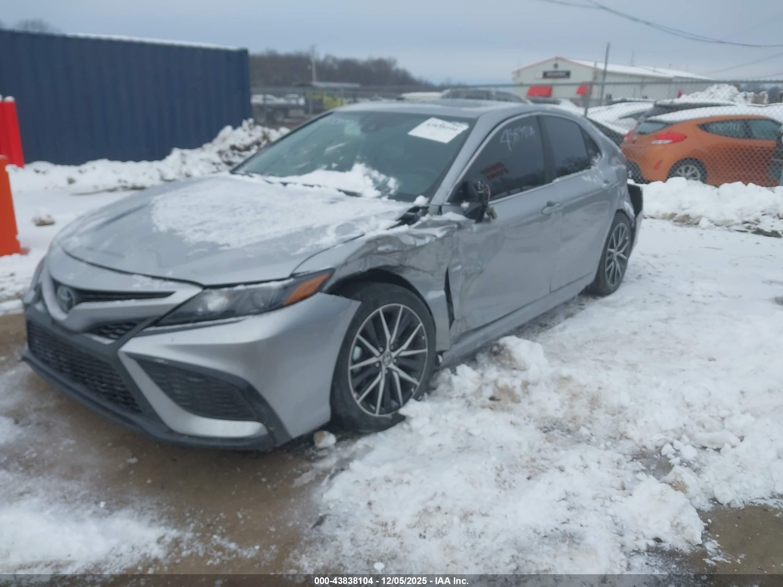 TOYOTA CAMRY image 2