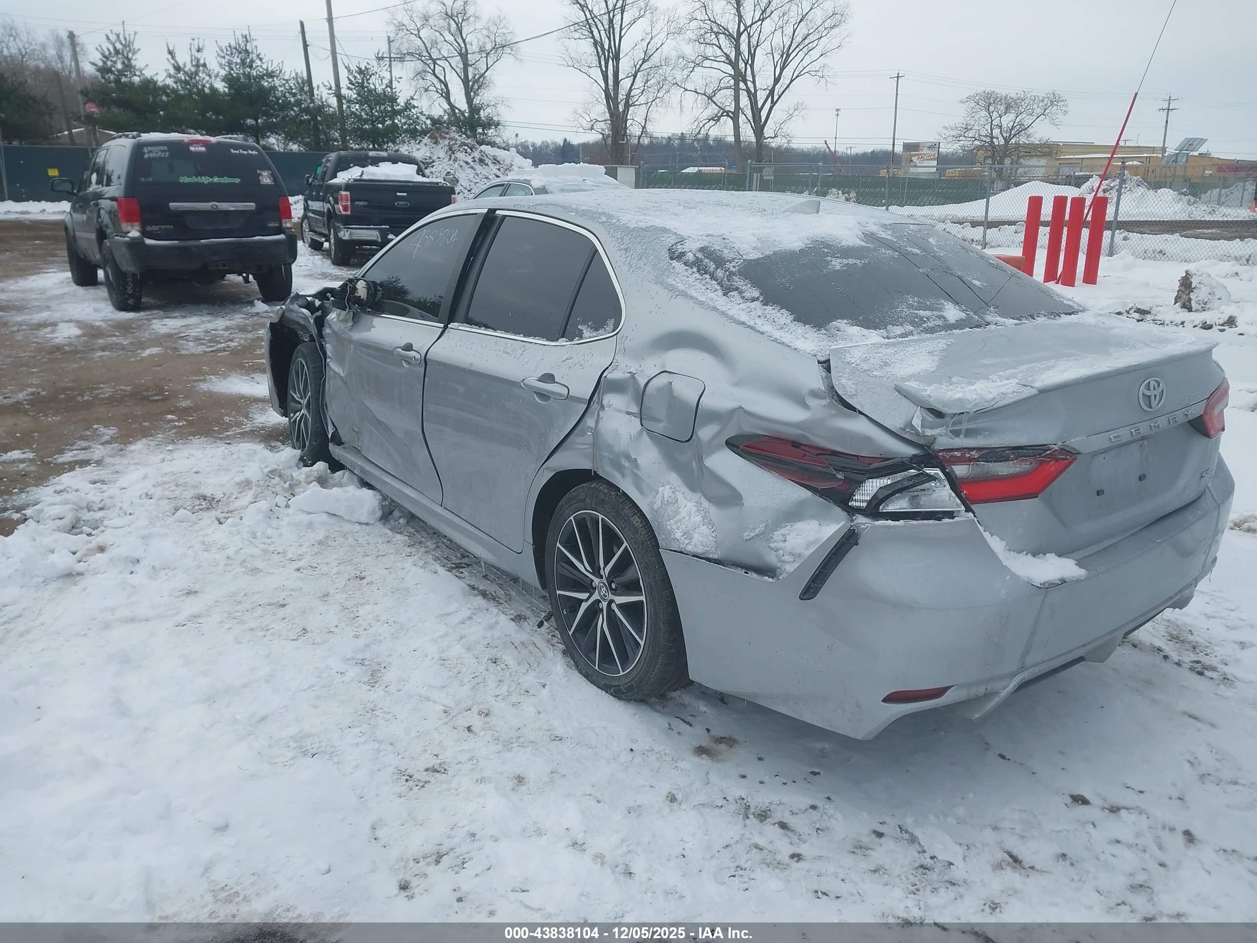 TOYOTA CAMRY image 3