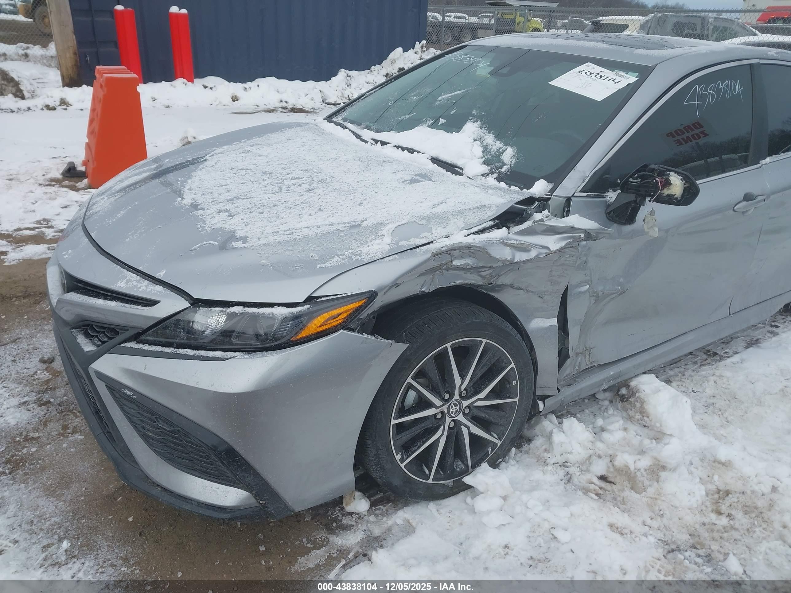 TOYOTA CAMRY image 6