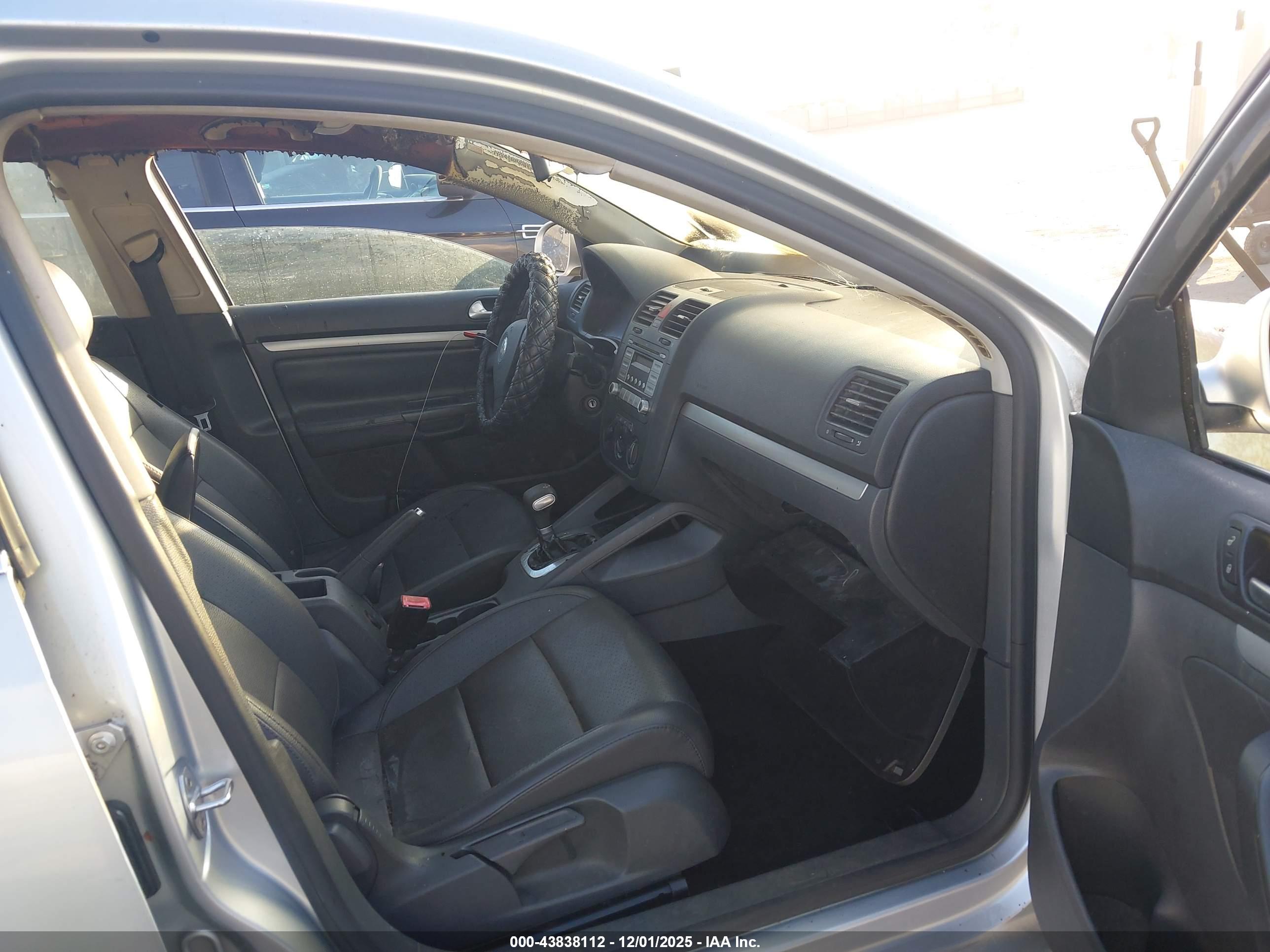 VOLKSWAGEN JETTA image 5