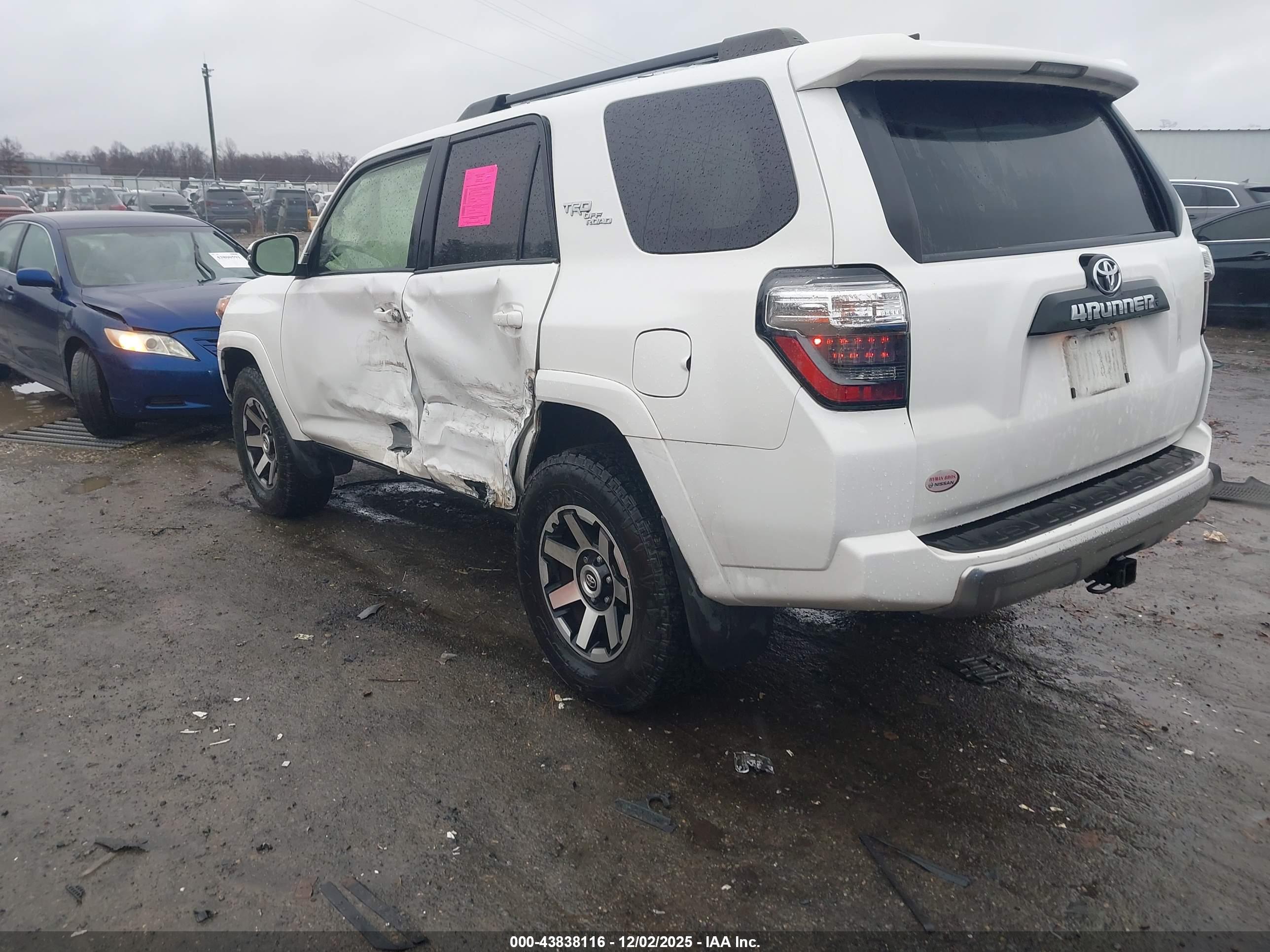 TOYOTA 4RUNNER image 3