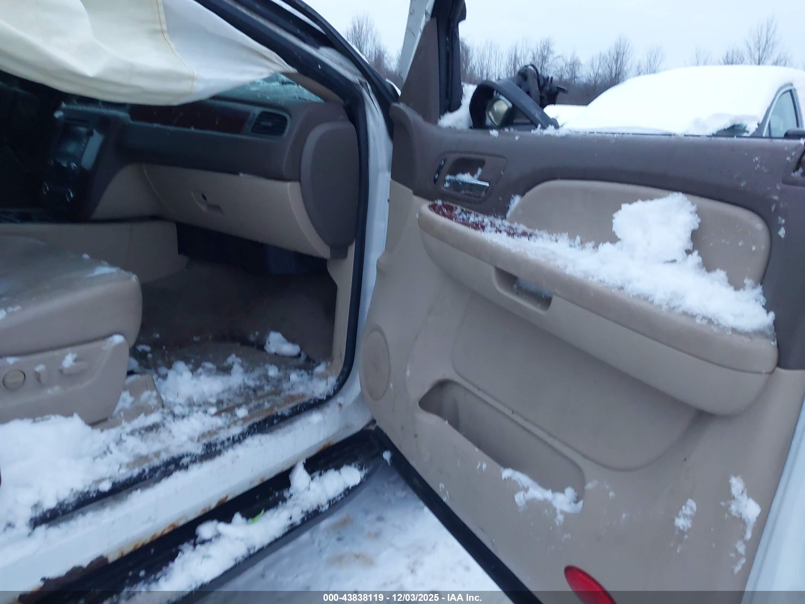 CHEVROLET TAHOE image 5