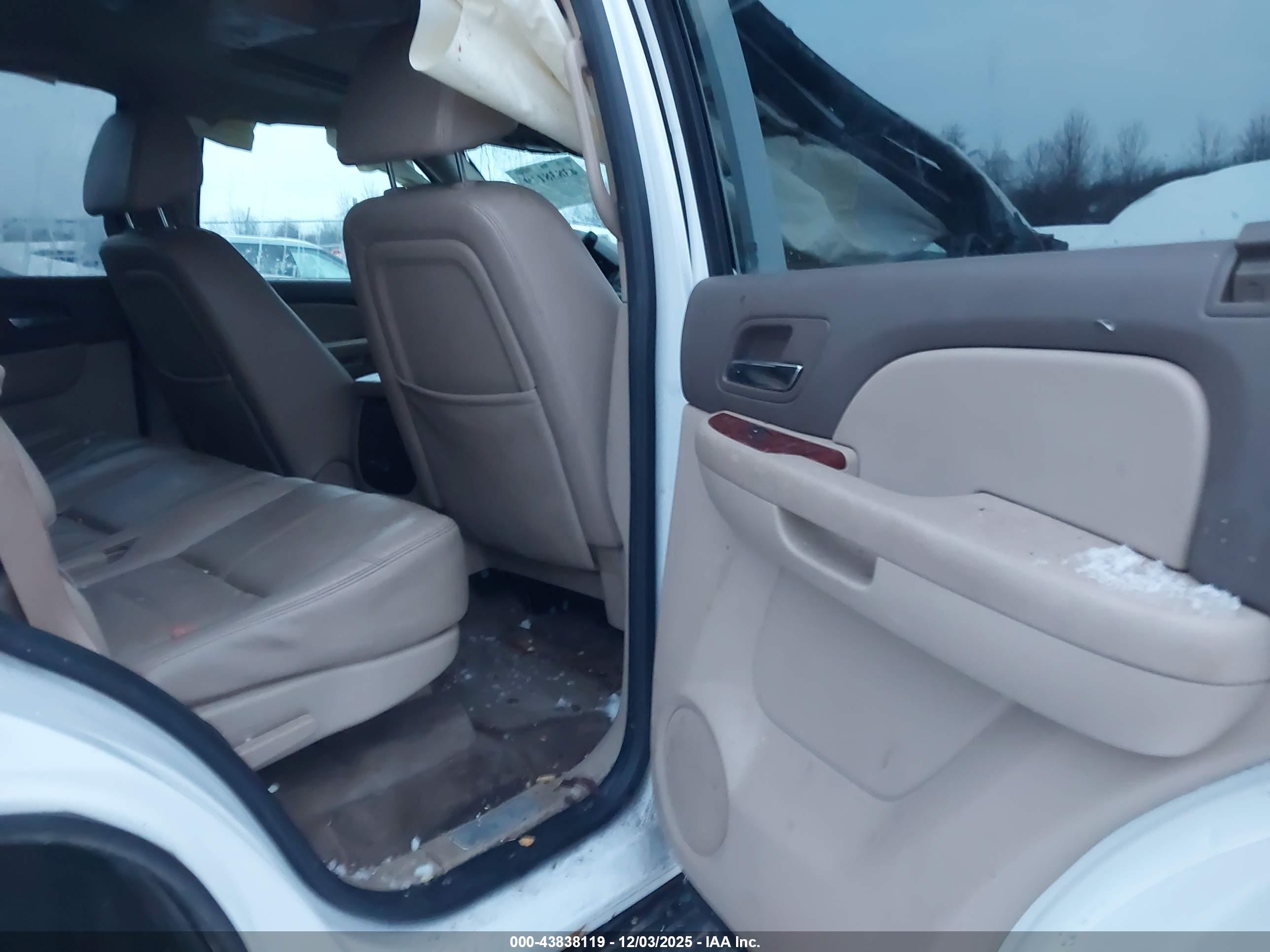 CHEVROLET TAHOE image 8