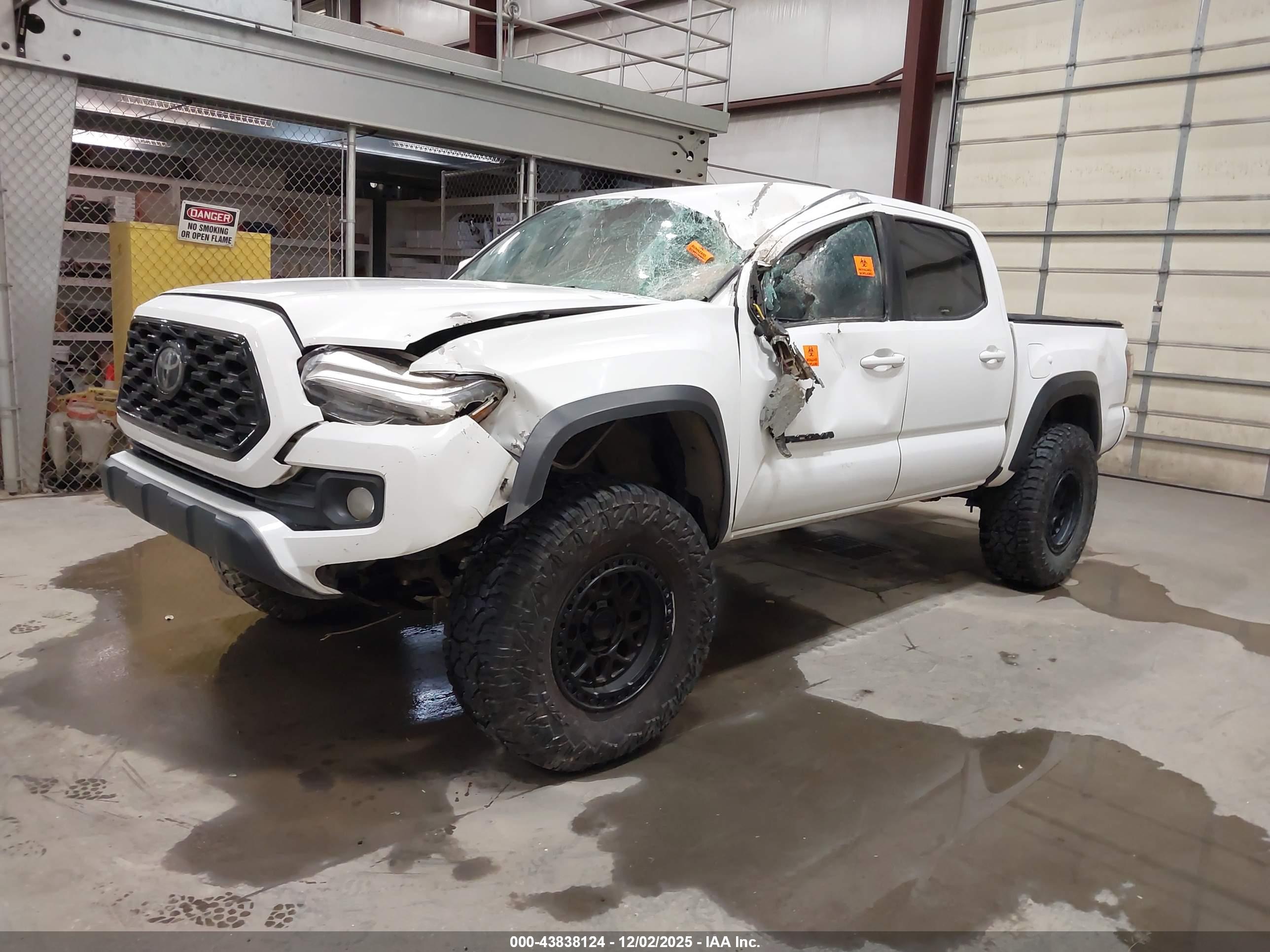 TOYOTA TACOMA image 2