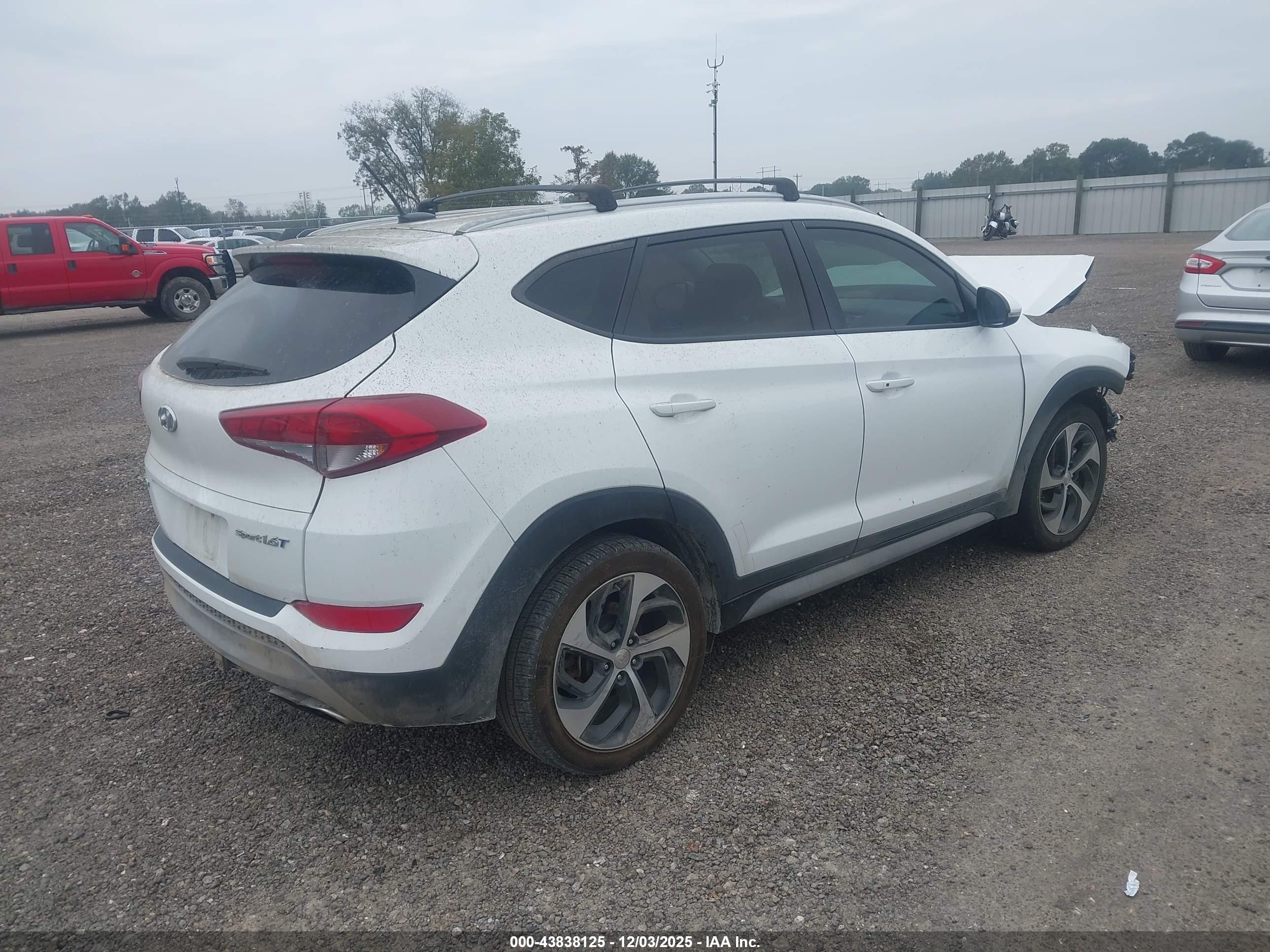 HYUNDAI TUCSON image 4