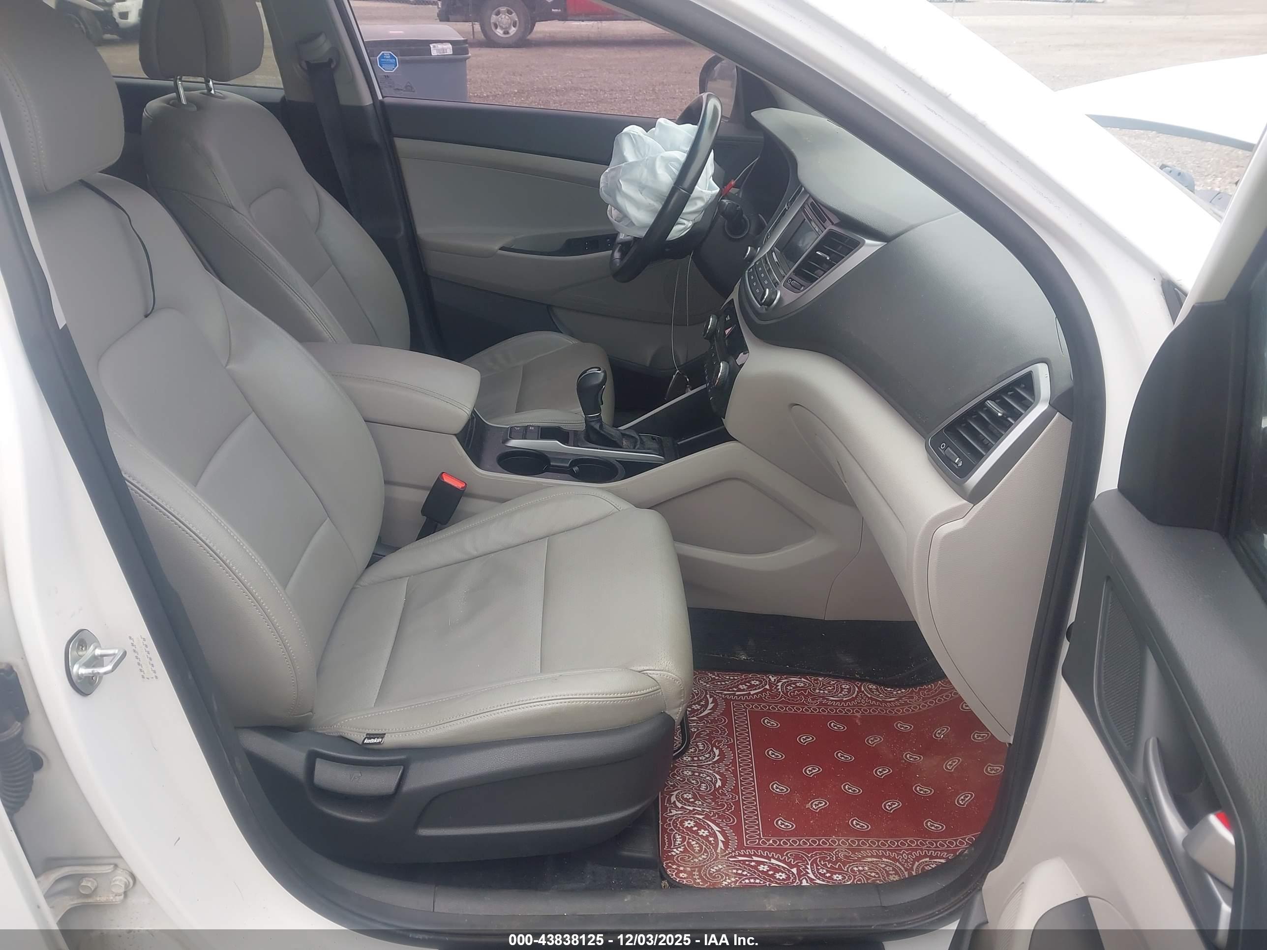 HYUNDAI TUCSON image 5