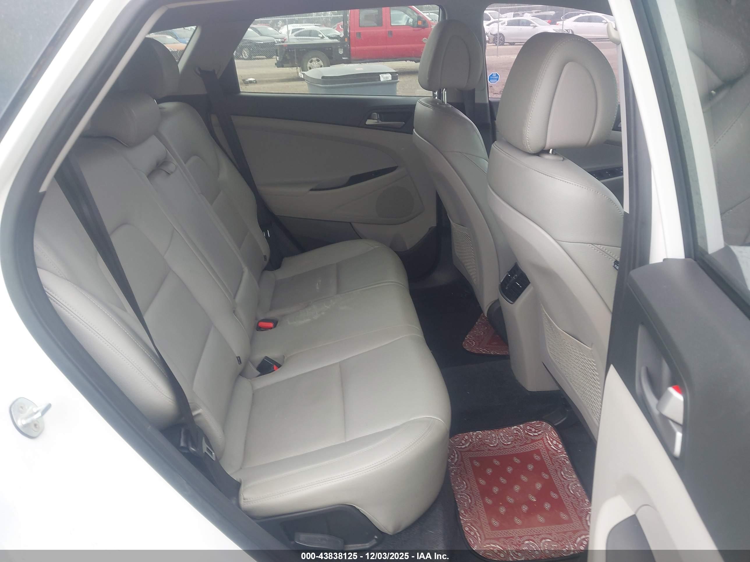 HYUNDAI TUCSON image 8