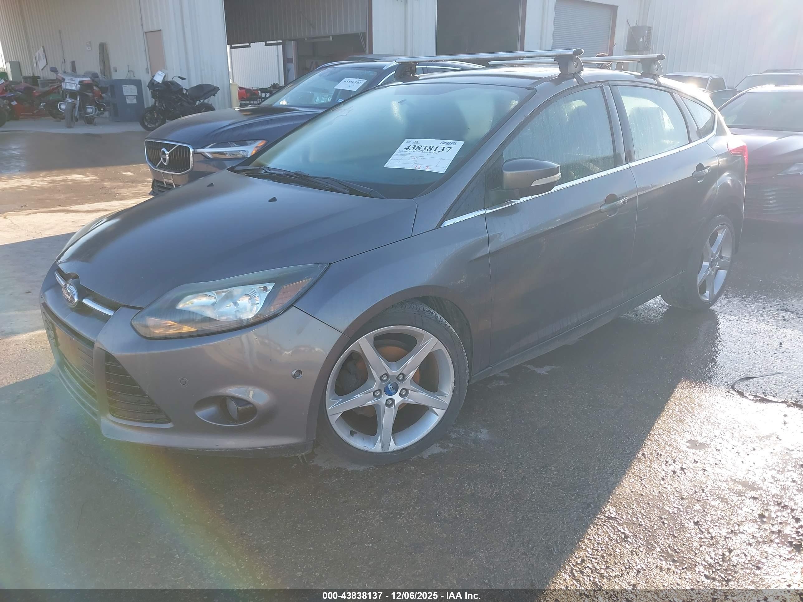 FORD FOCUS image 2