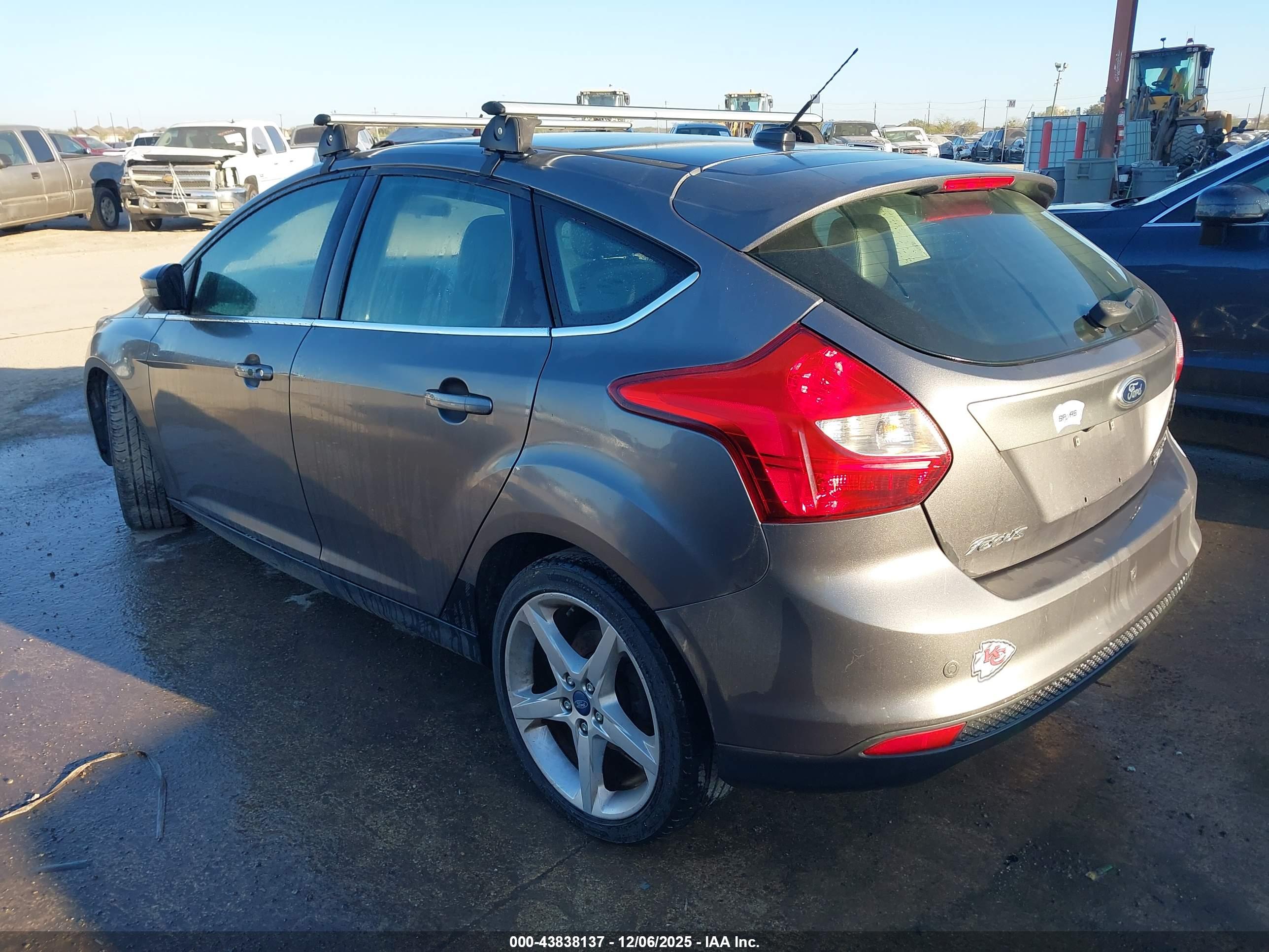 FORD FOCUS image 3
