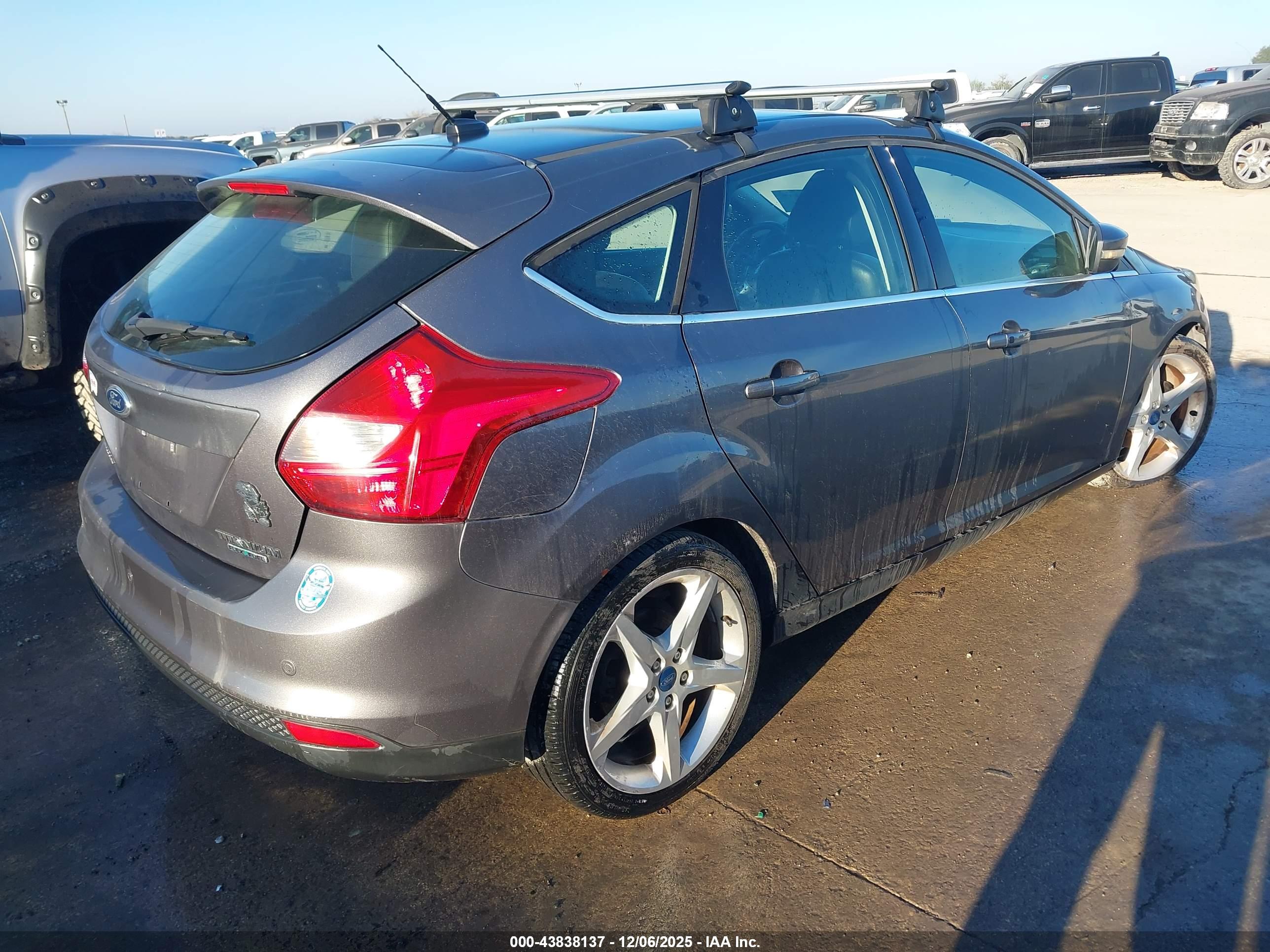 FORD FOCUS image 4