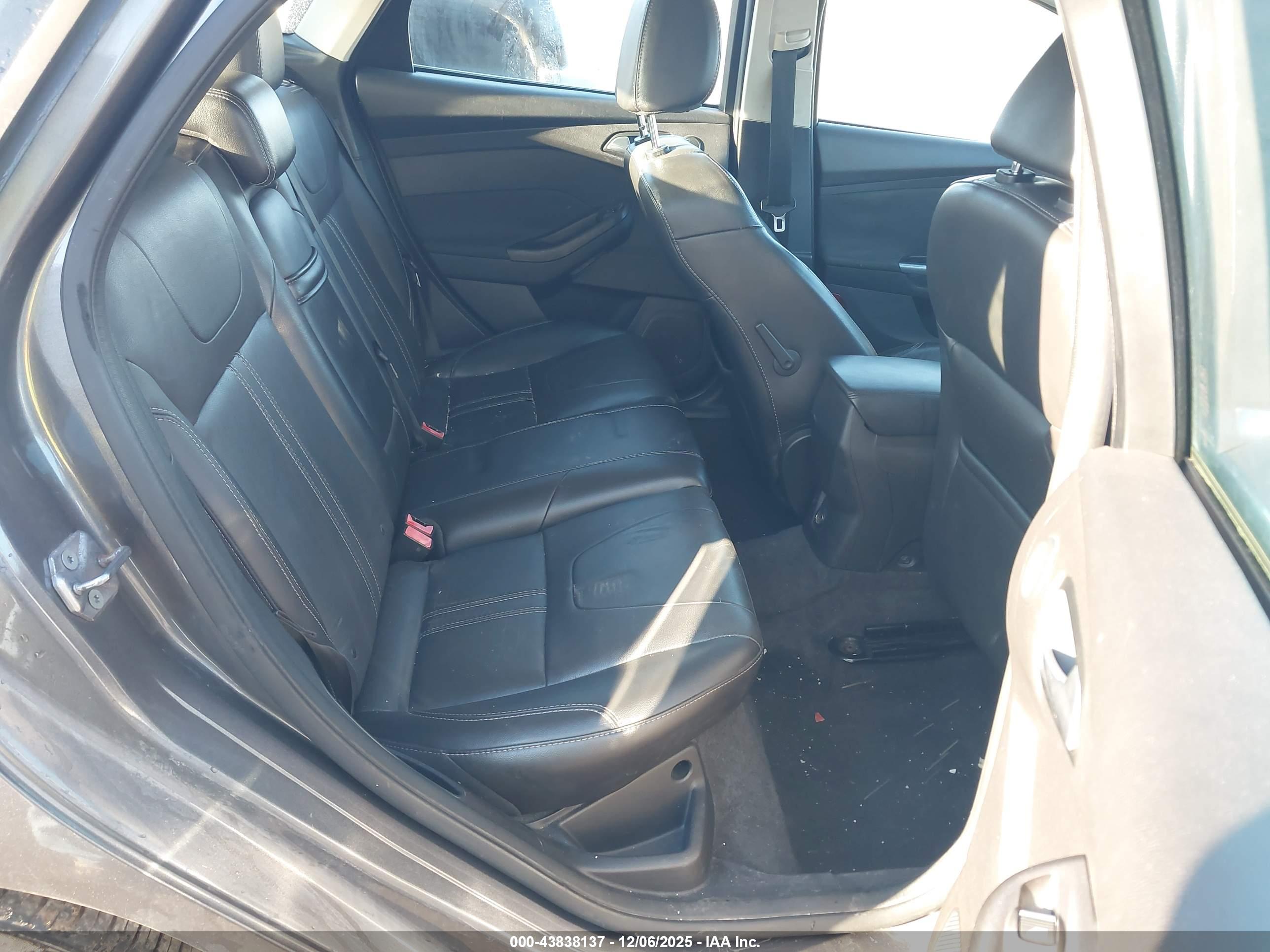 FORD FOCUS image 8