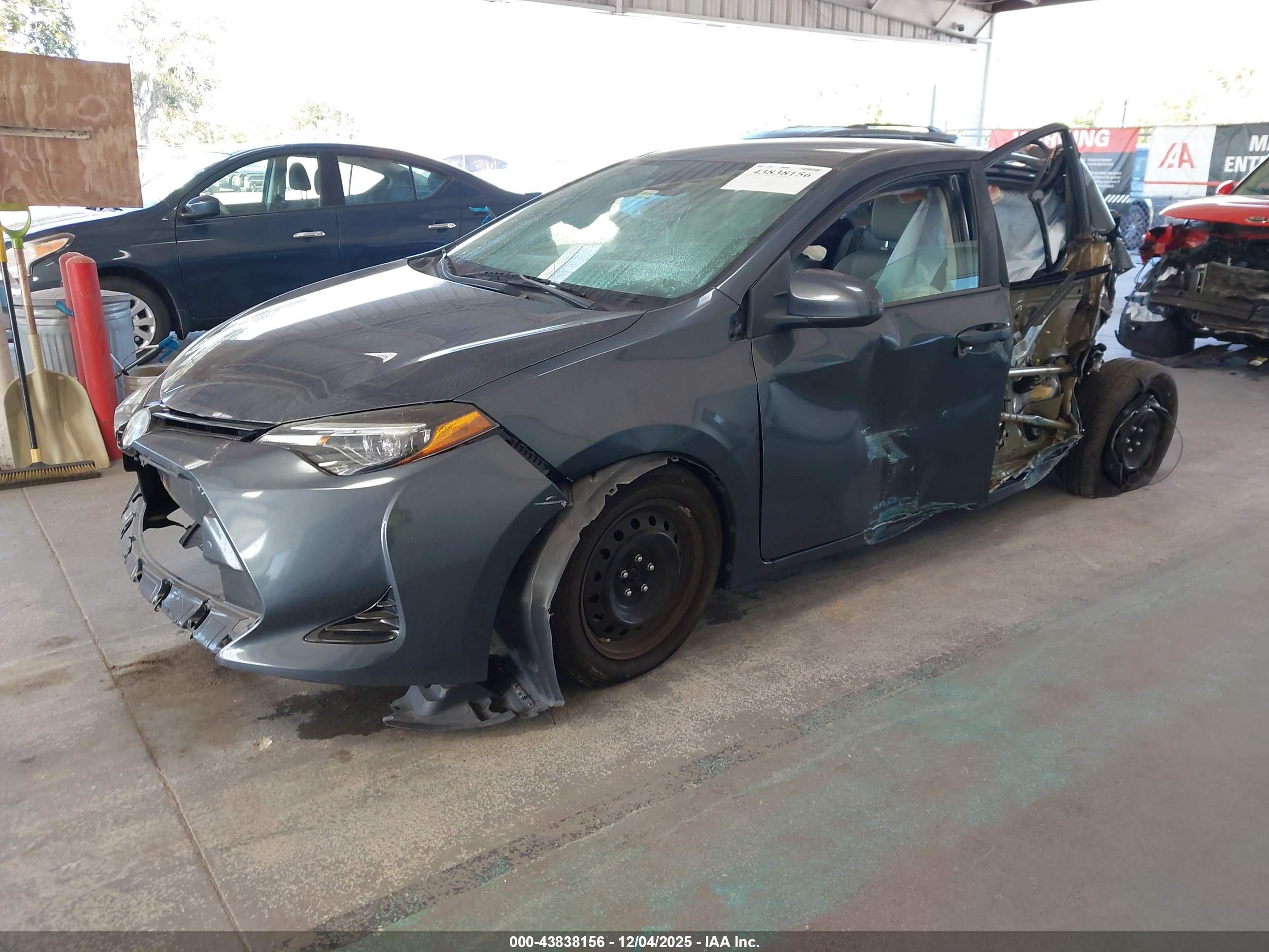 TOYOTA COROLLA image 2