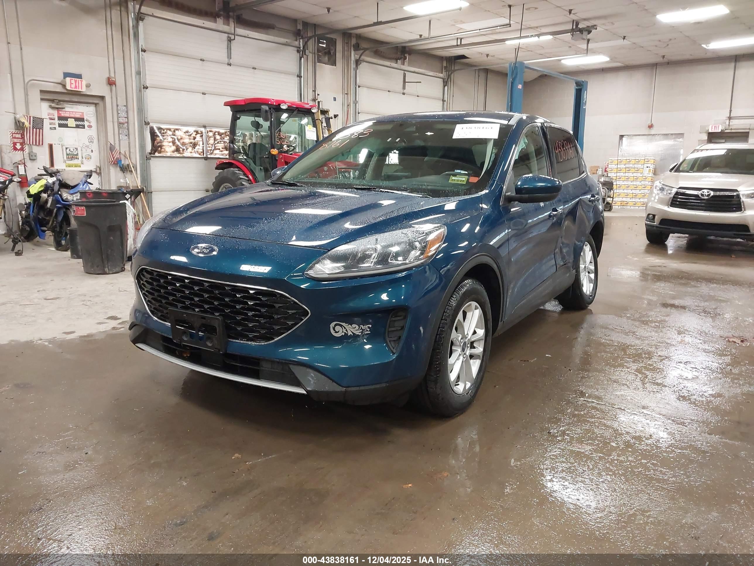 FORD ESCAPE image 2