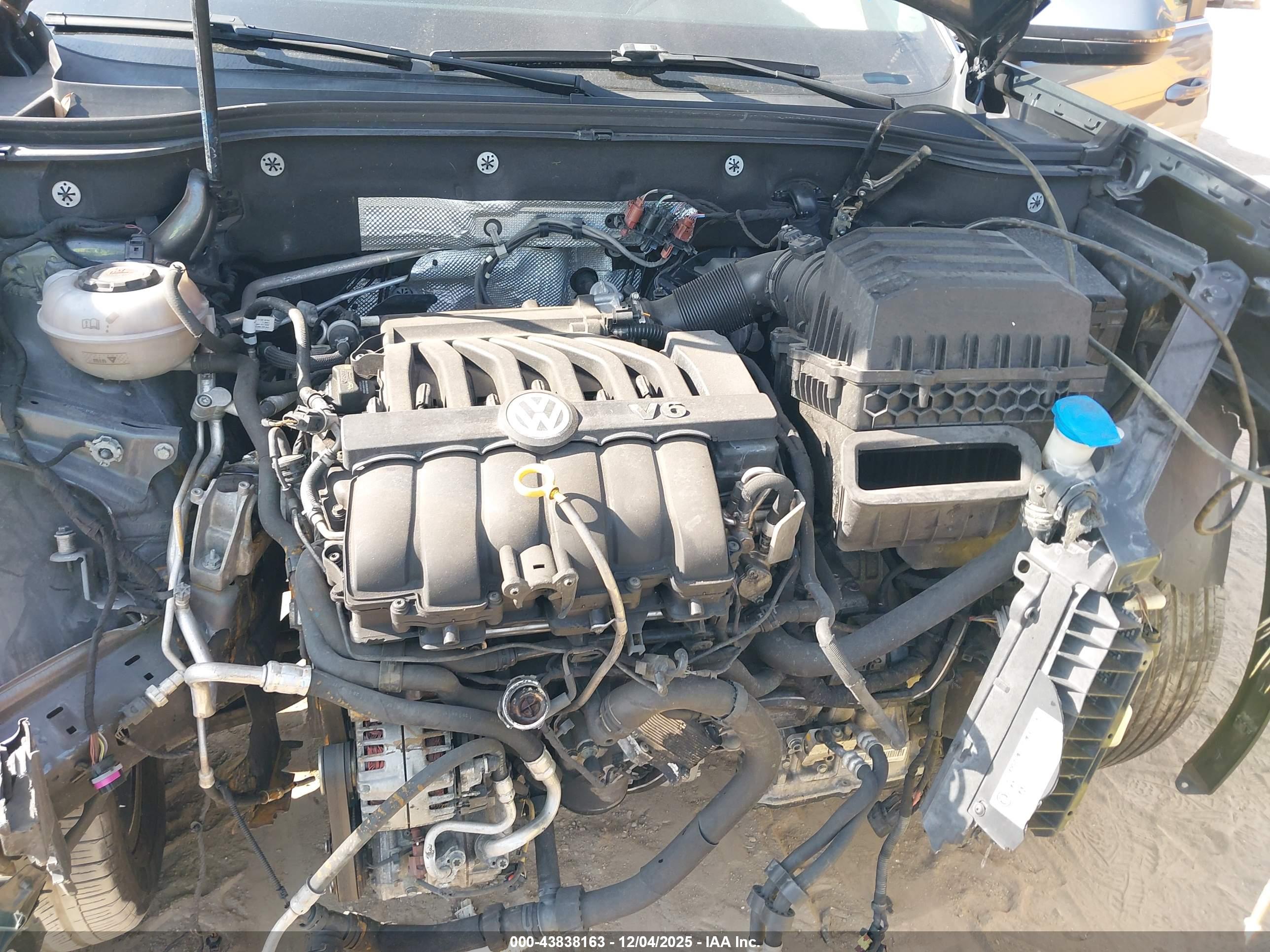 VOLKSWAGEN ATLAS image 10