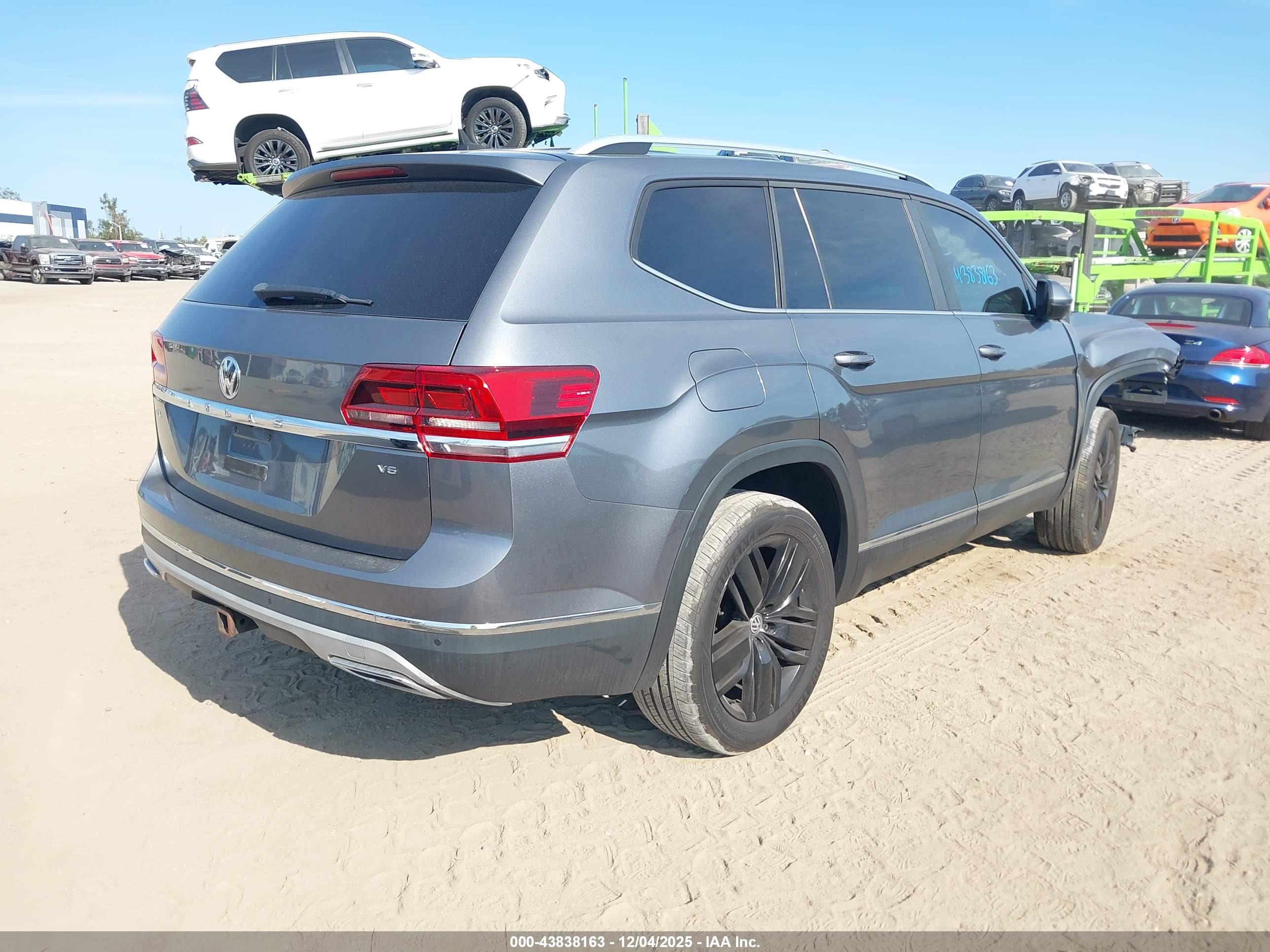 VOLKSWAGEN ATLAS image 4
