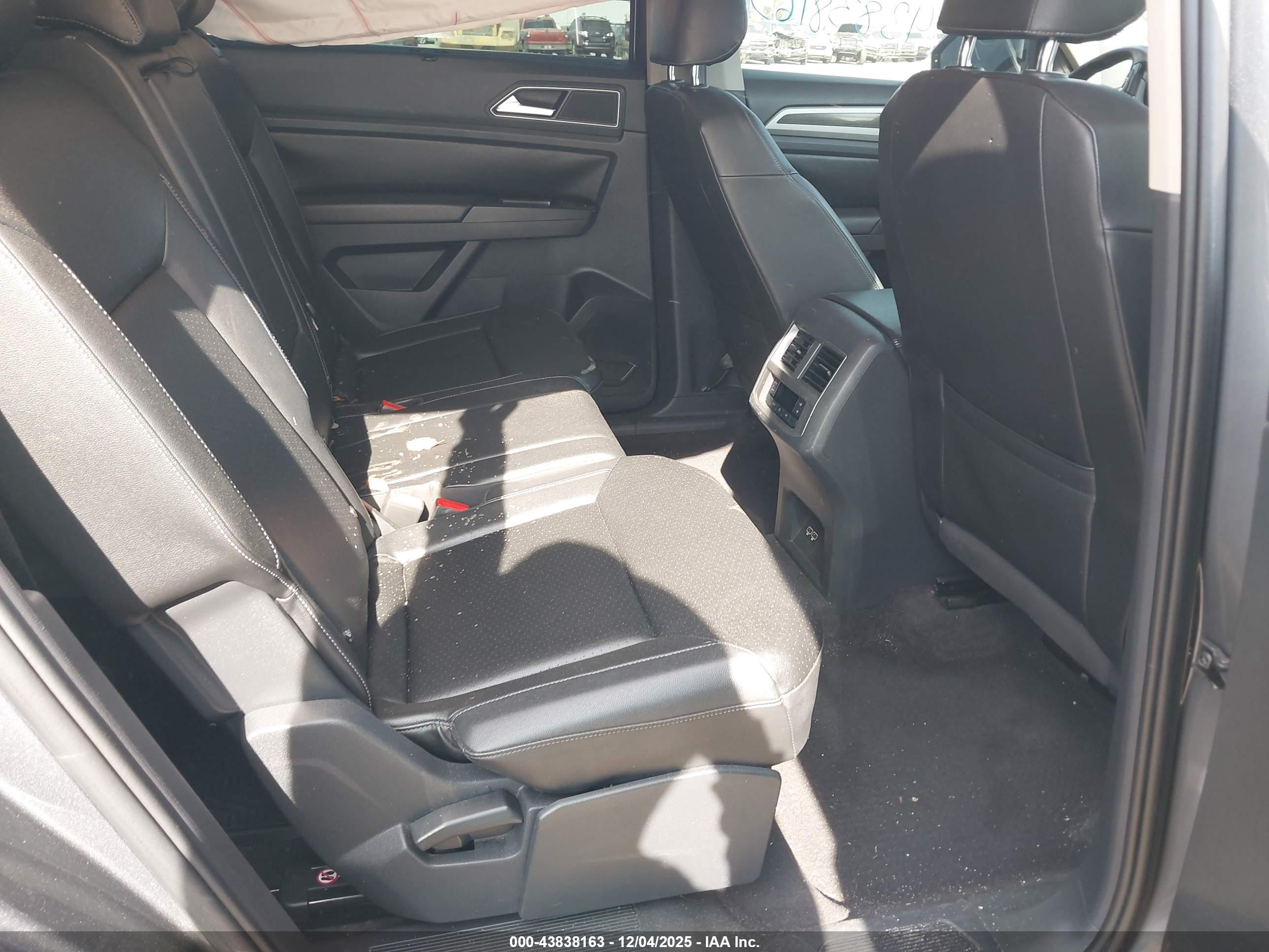 VOLKSWAGEN ATLAS image 8