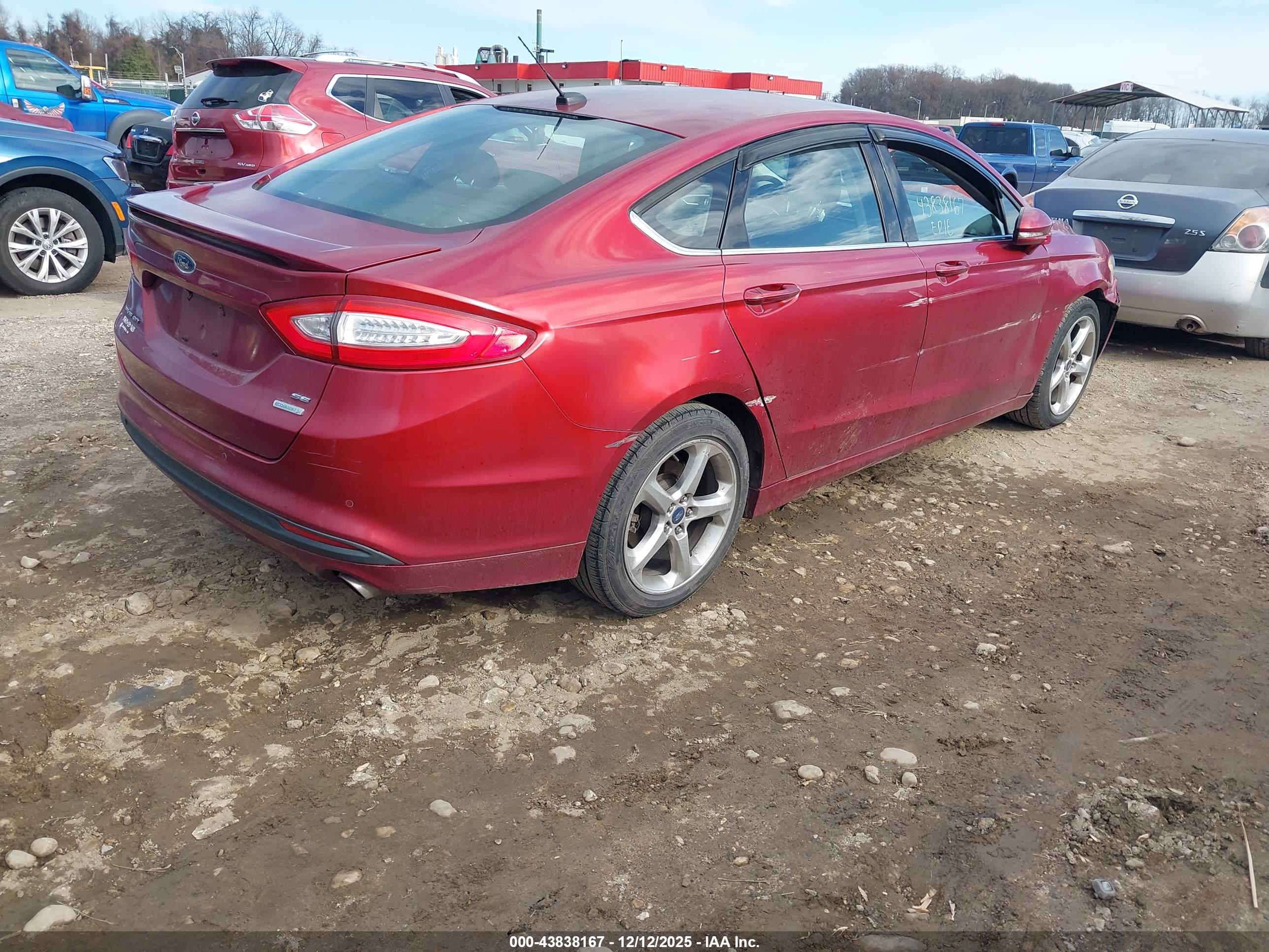 FORD FUSION image 4