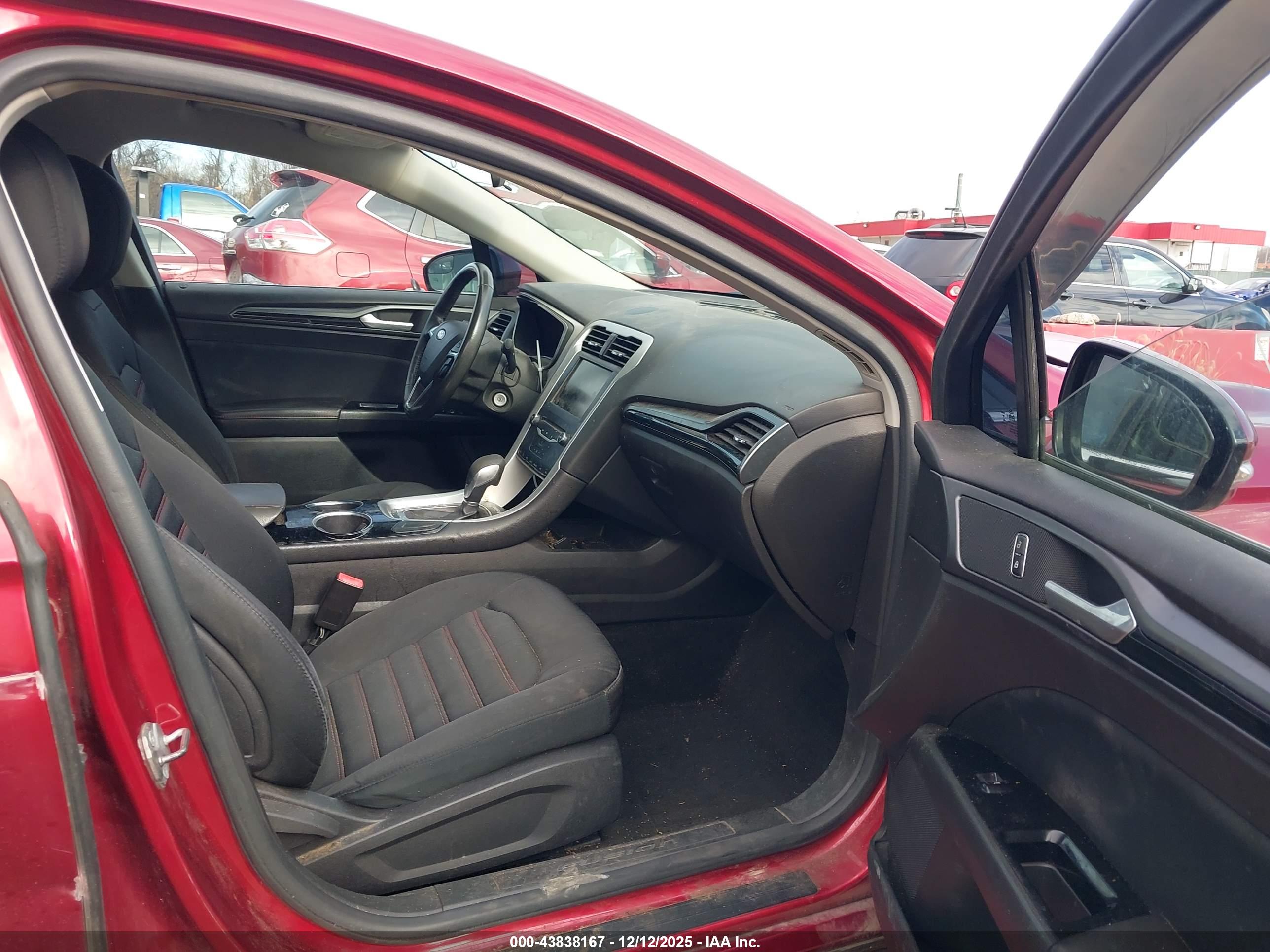 FORD FUSION image 5