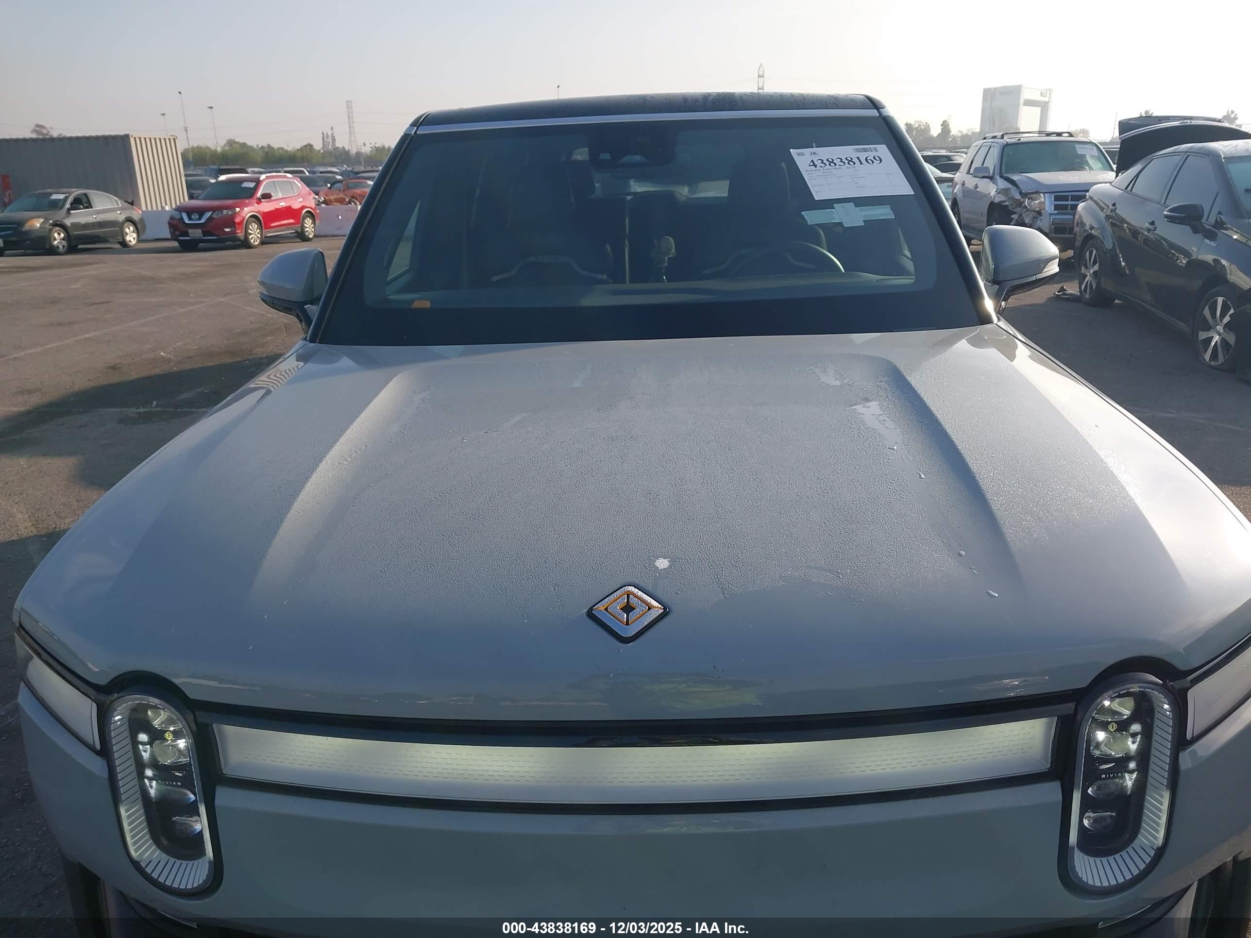 RIVIAN R1S image 10