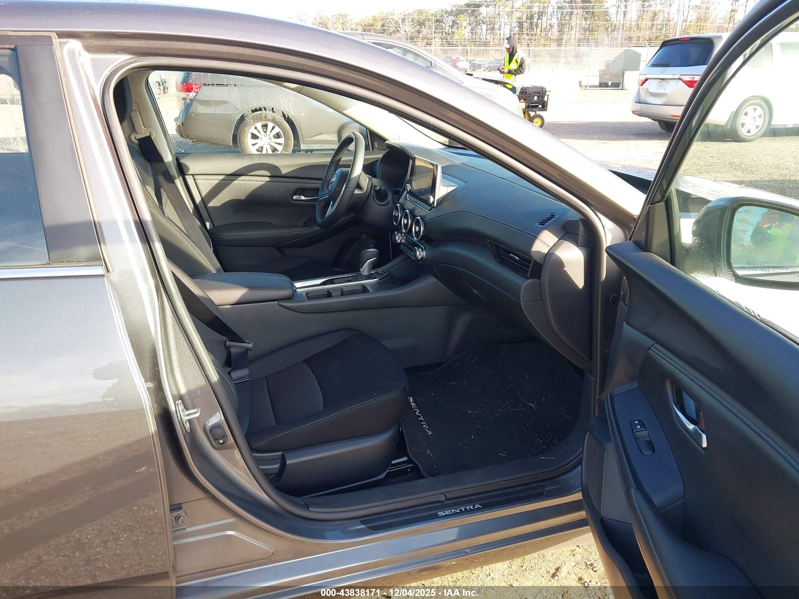 NISSAN SENTRA image 5