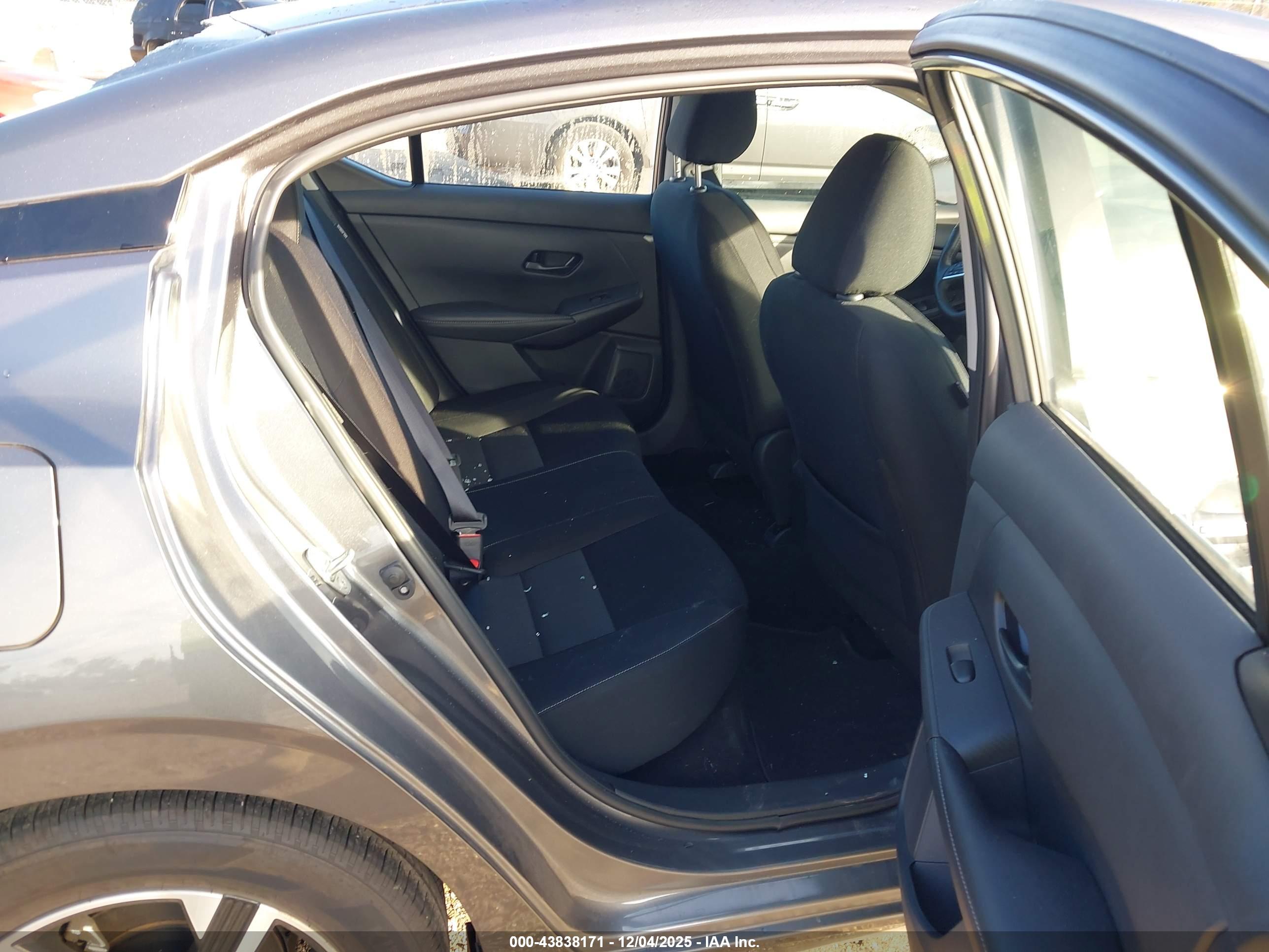 NISSAN SENTRA image 8
